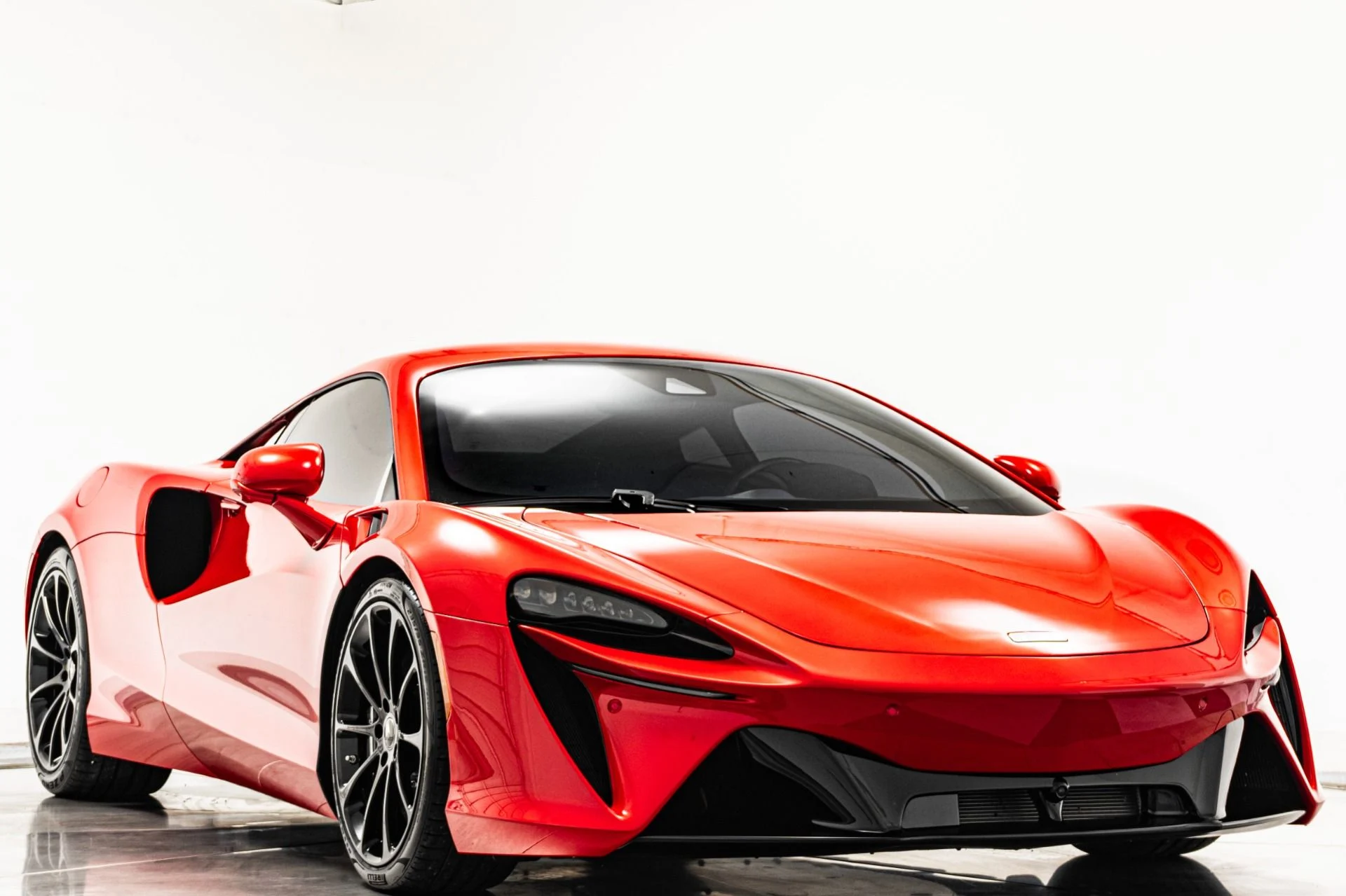 mph036_726963864_Used_2023_Mc_Laren_Artura_1776720218_406dd1b689