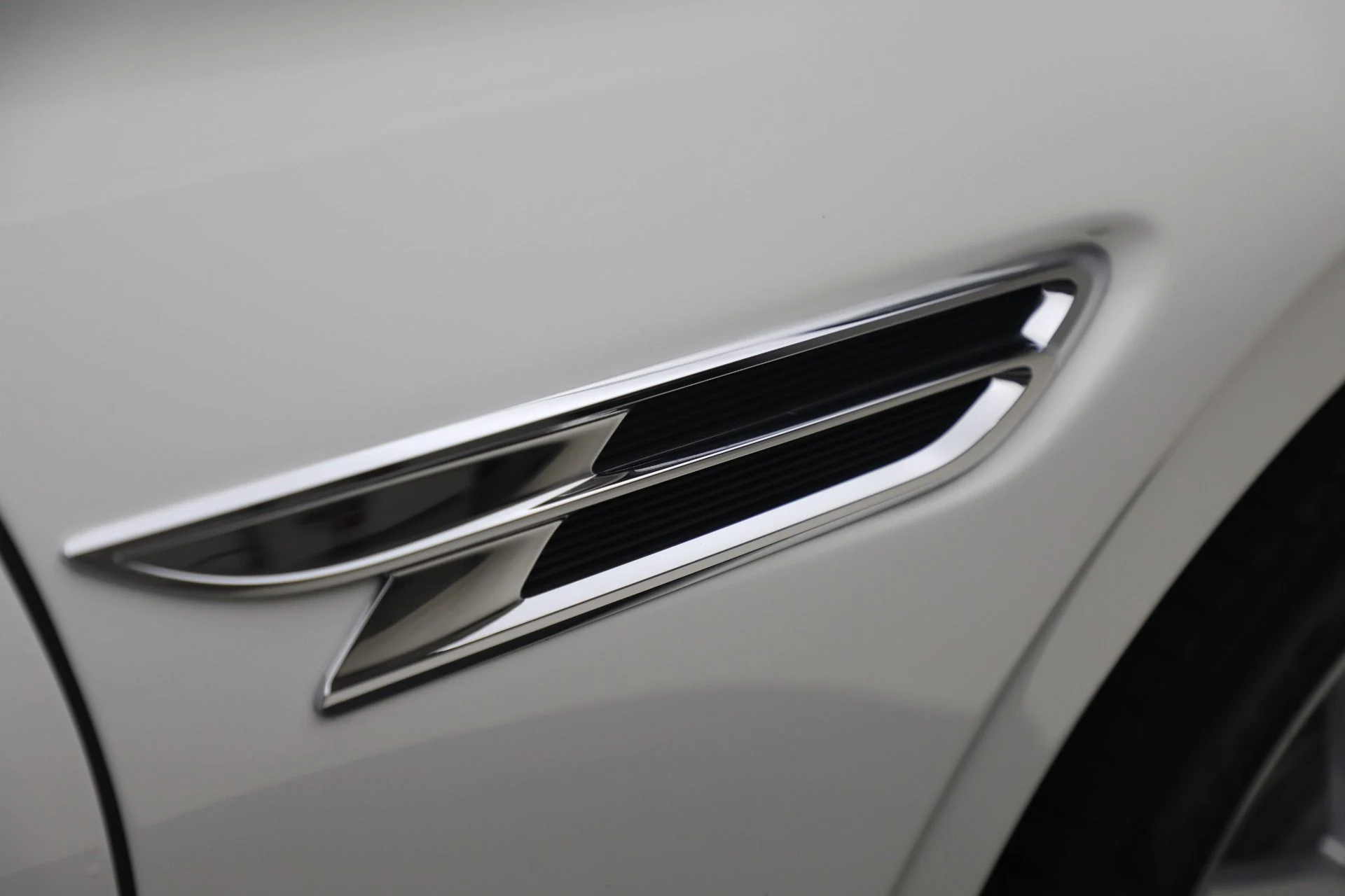 mph036_736913907_Used_2024_Bentley_Flying_Spur_Hybrid_b63a914e79