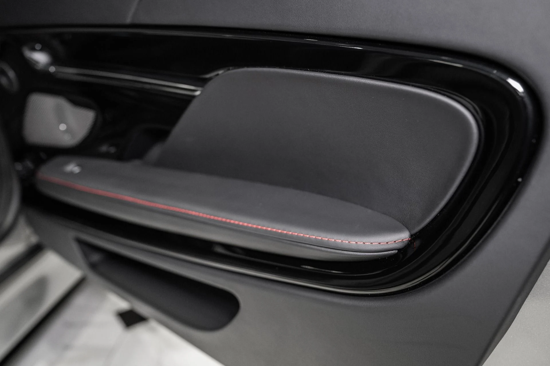 mph036_743818648_New_2026_Aston_Martin_DB_12_S_1783088836_faee292067