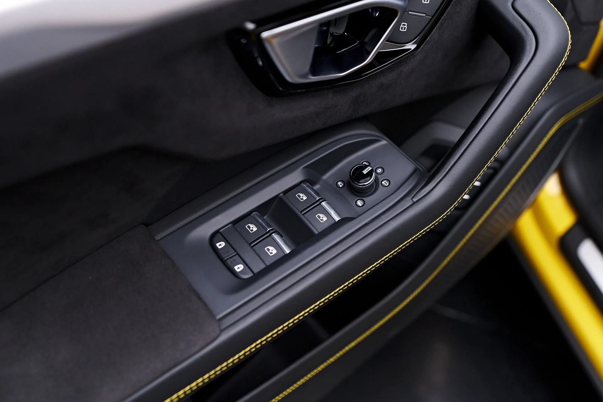 mph036_751278025_Used_2021_Lamborghini_Urus_Base_1758751760_413da8a879