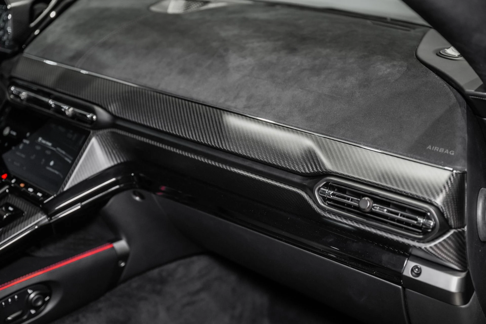 mph036_773315605_New_2026_Aston_Martin_Vantage_S_1776402995_36ce4ae900