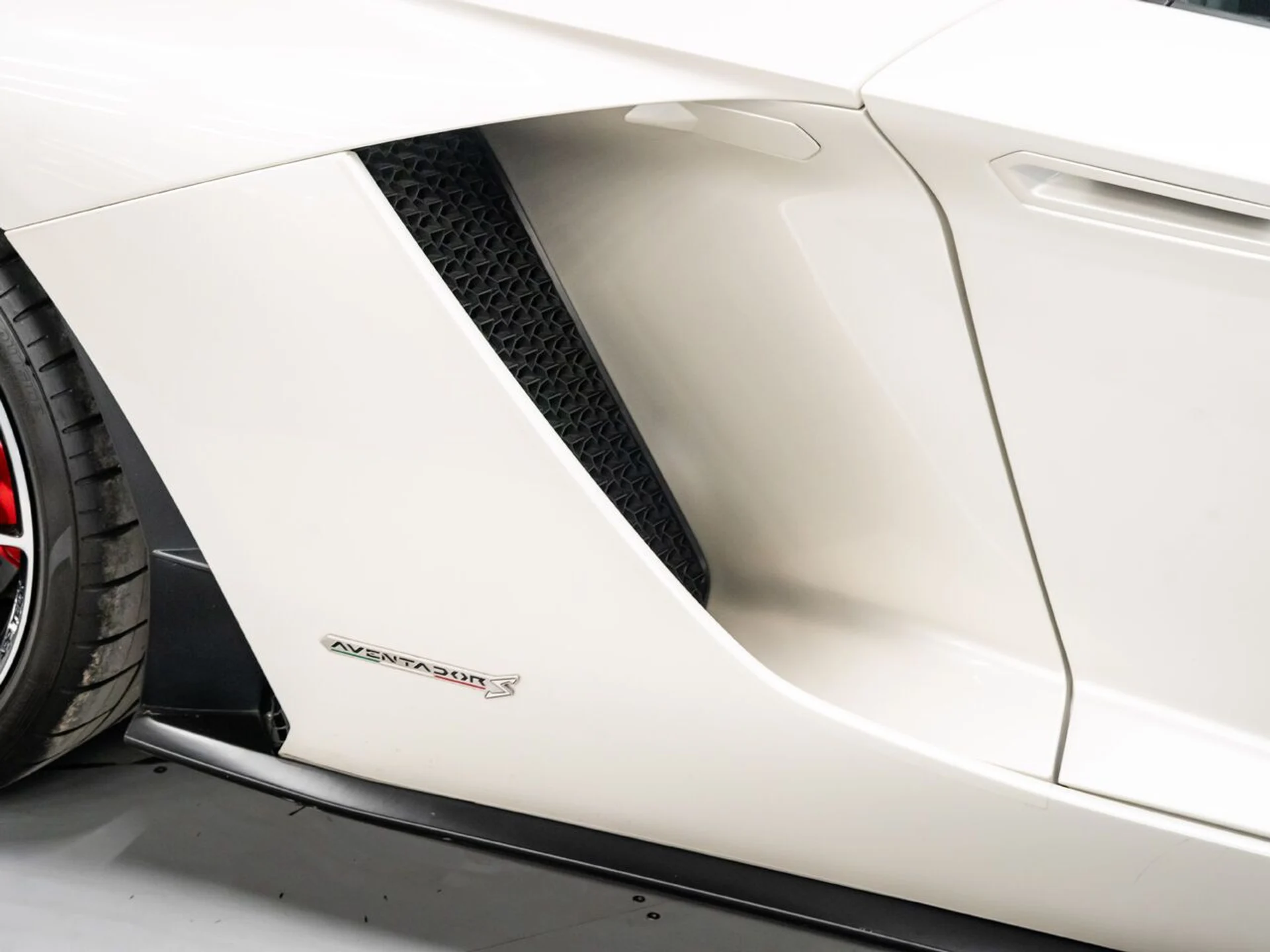 mph036_773627839_lamborghini_aventador_2017_3315dae573