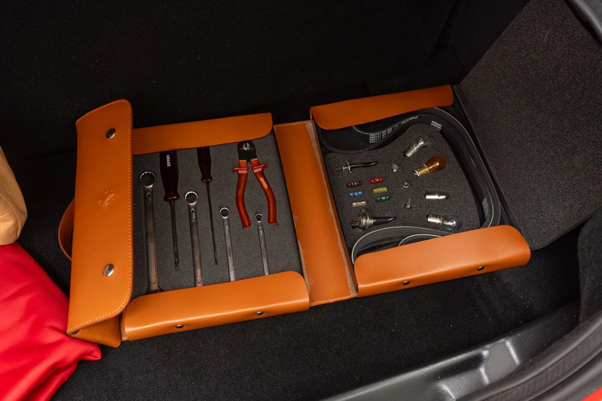 mph036_776529874_Used_2001_Ferrari_550_Maranello_1777496716_8872ebc5e6