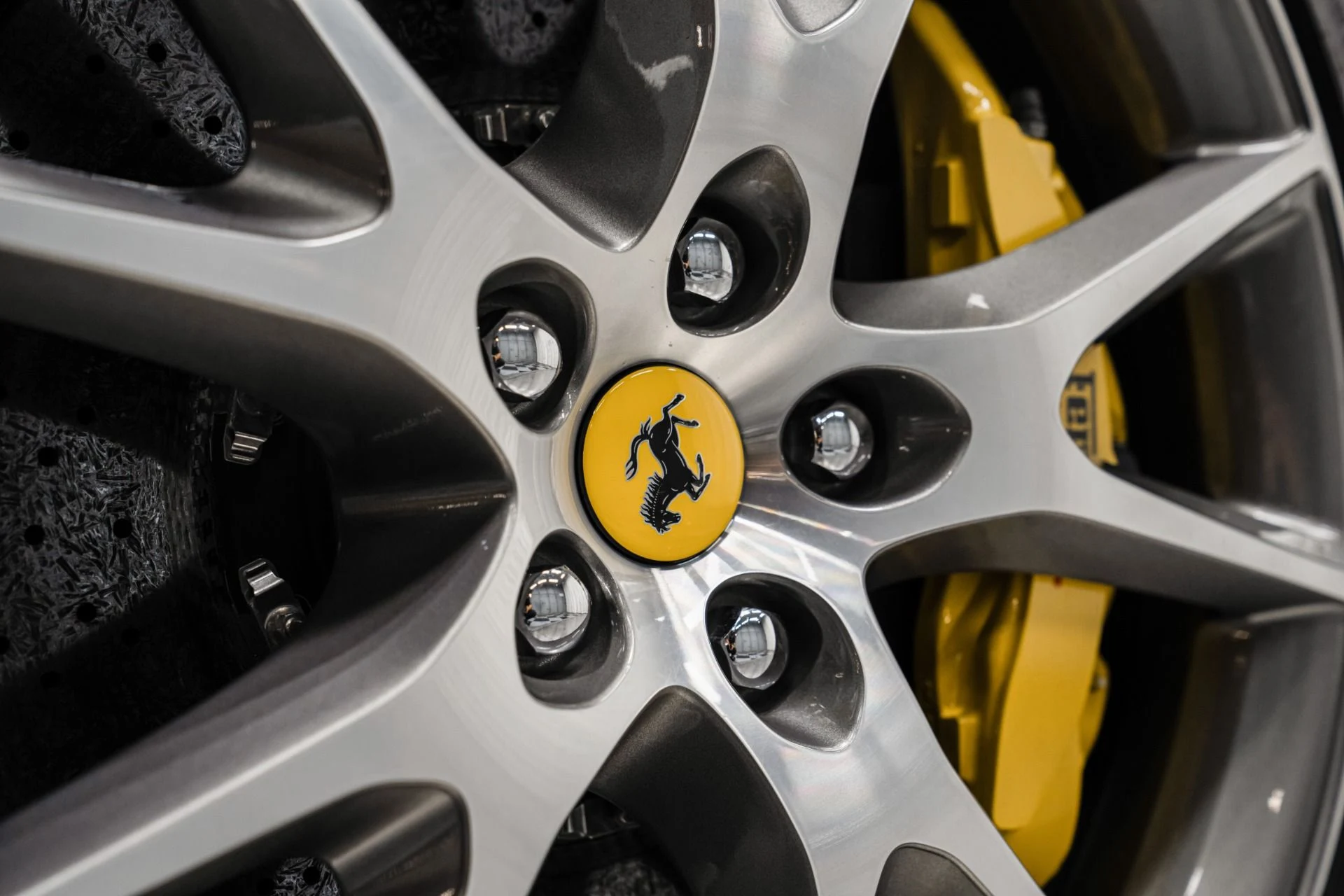 mph036_793139799_Used_2014_Ferrari_California_1762200649_9c2d79bc26