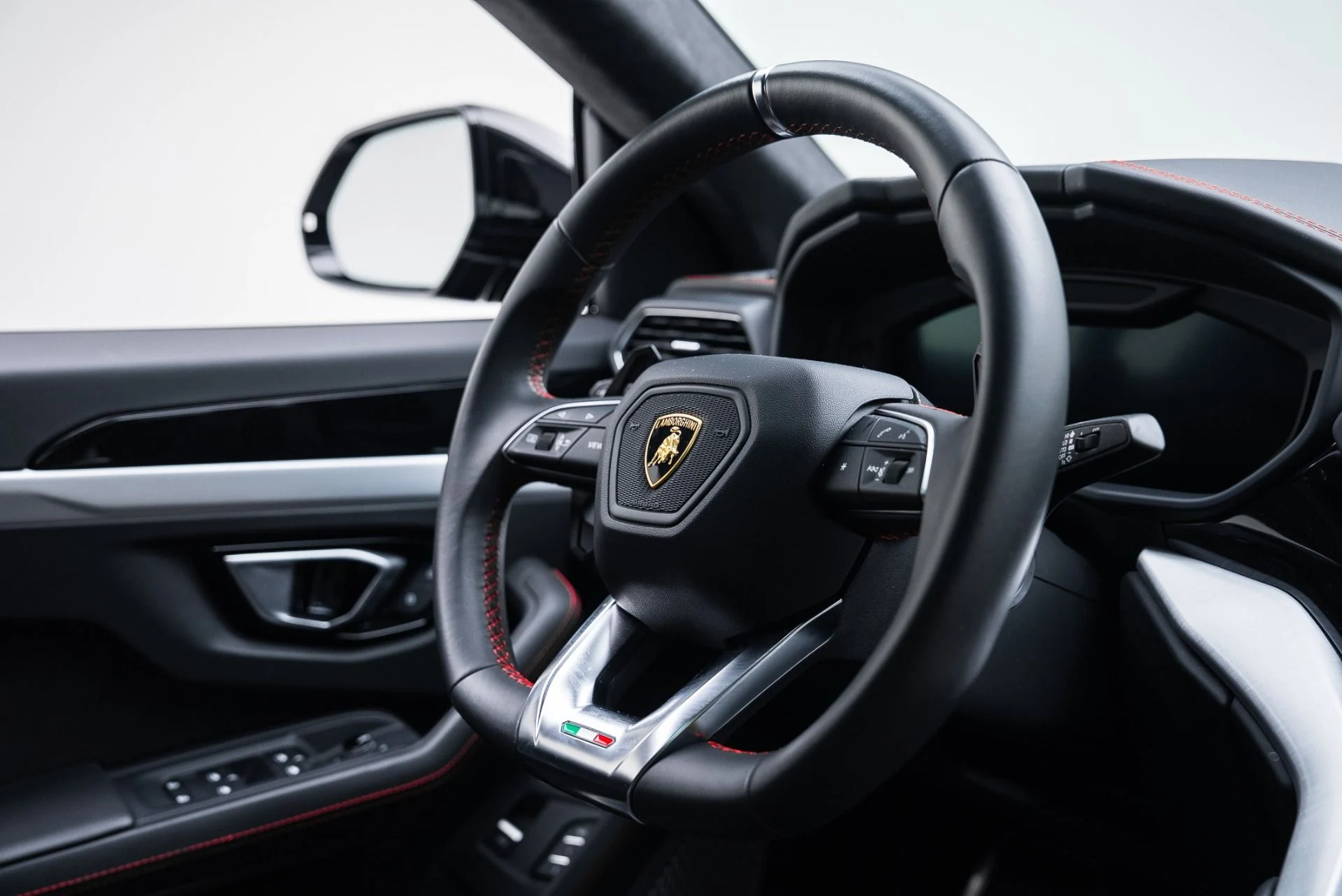 mph036_809007188_Used_2021_Lamborghini_Urus_1764807755_3b0e9a4744