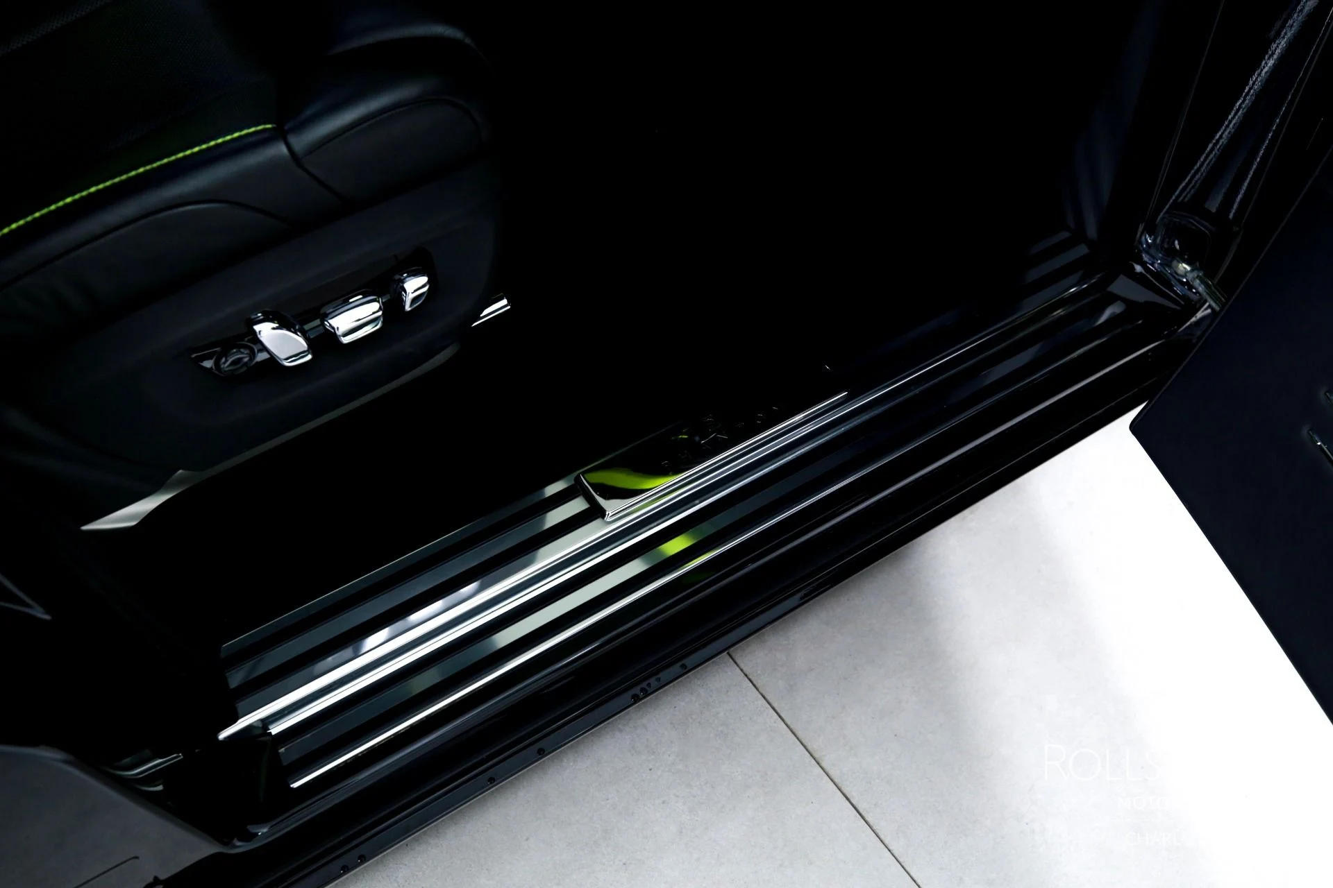 mph036_816766540_Used_2019_Rolls_Royce_Phantom_1769450314_22671c1d43