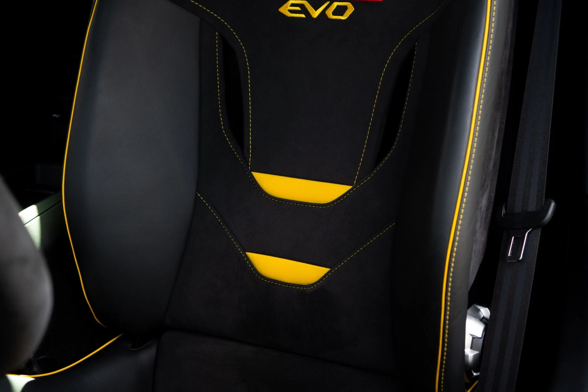 mph036_845723165_Used_2022_Lamborghini_Huracan_EVO_1764129423_0abc82161c