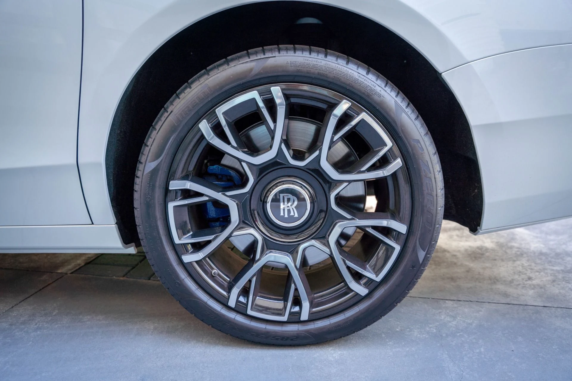 mph036_85382761_Used_2022_Rolls_Royce_Black_Badge_Ghost_1772144712_6e93ec8a78