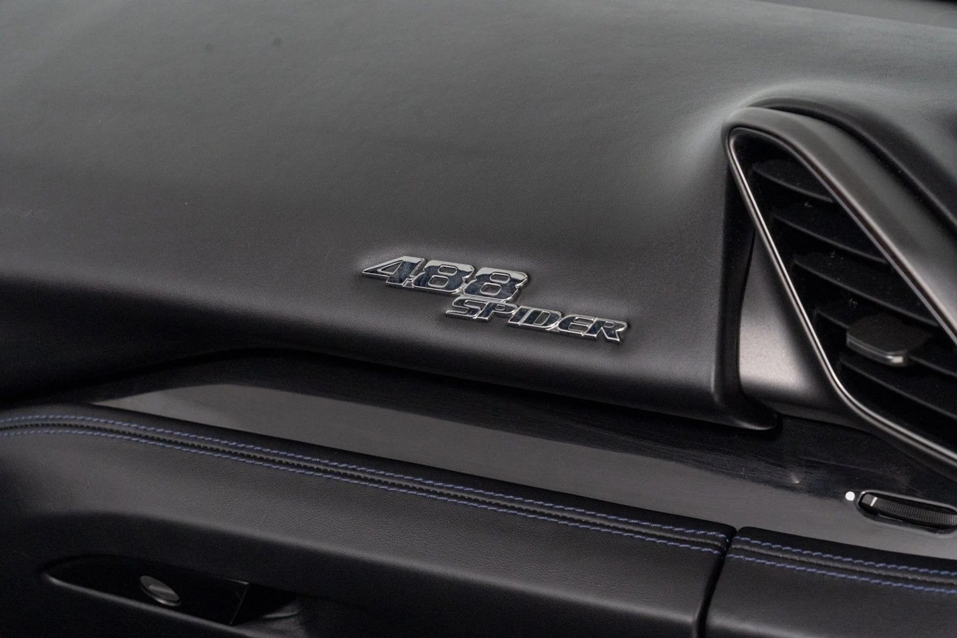 mph036_85954290_2f99fe9d8cb94469b4336ac10b6a97c7_446b718c7c