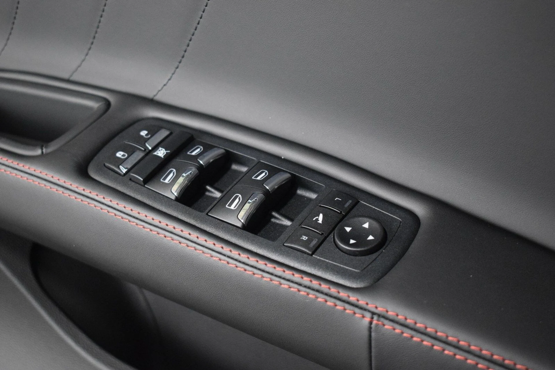 mph036_86100092_6a91d2d9697fb5a7abc391c301a3f079x_73875dc199