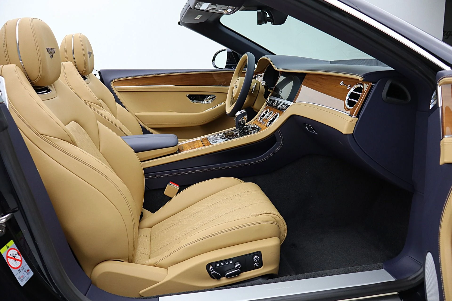 mph036_871215987_New_2026_Bentley_Continental_GTC_9cffd0fdd4