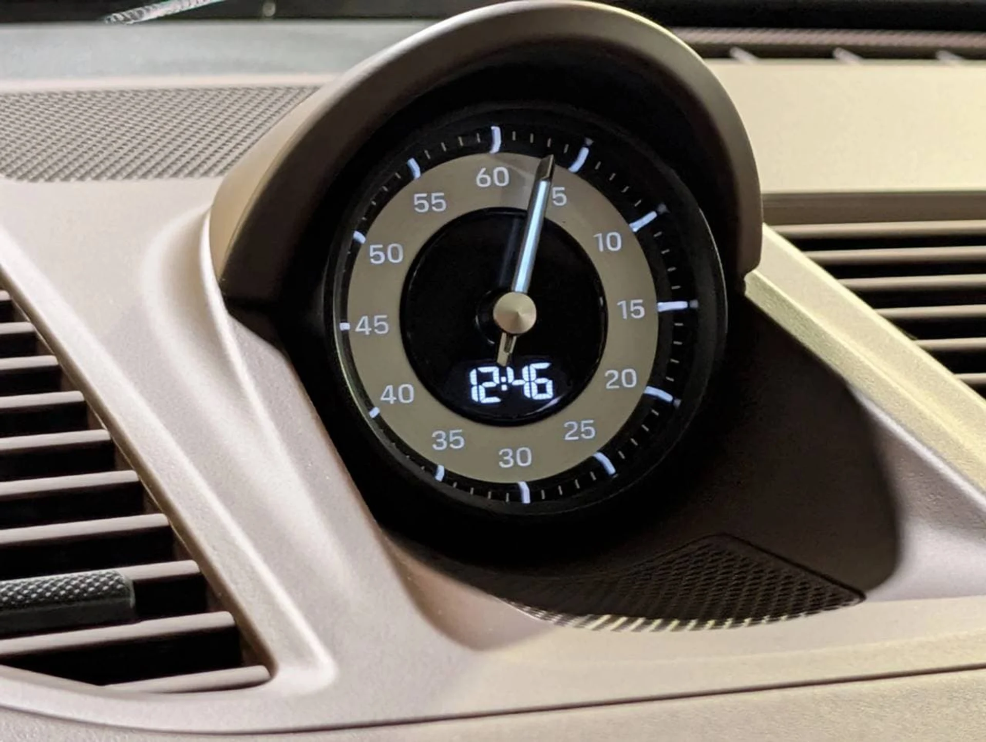 mph036_875360490_e2651322c6078cba957384b18ddd16a5x_af9370f00e