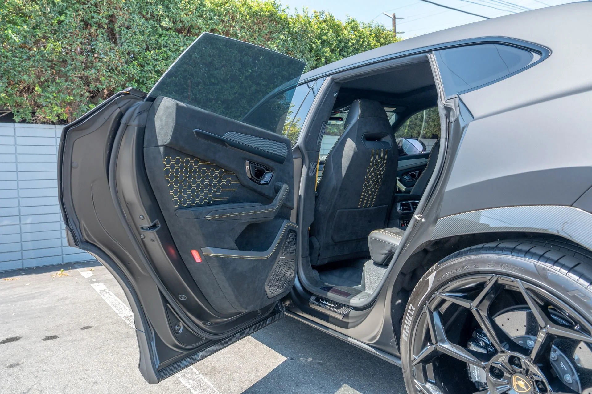 mph036_876876326_Used_2023_Lamborghini_Urus_Performante_1754671731_6269917540