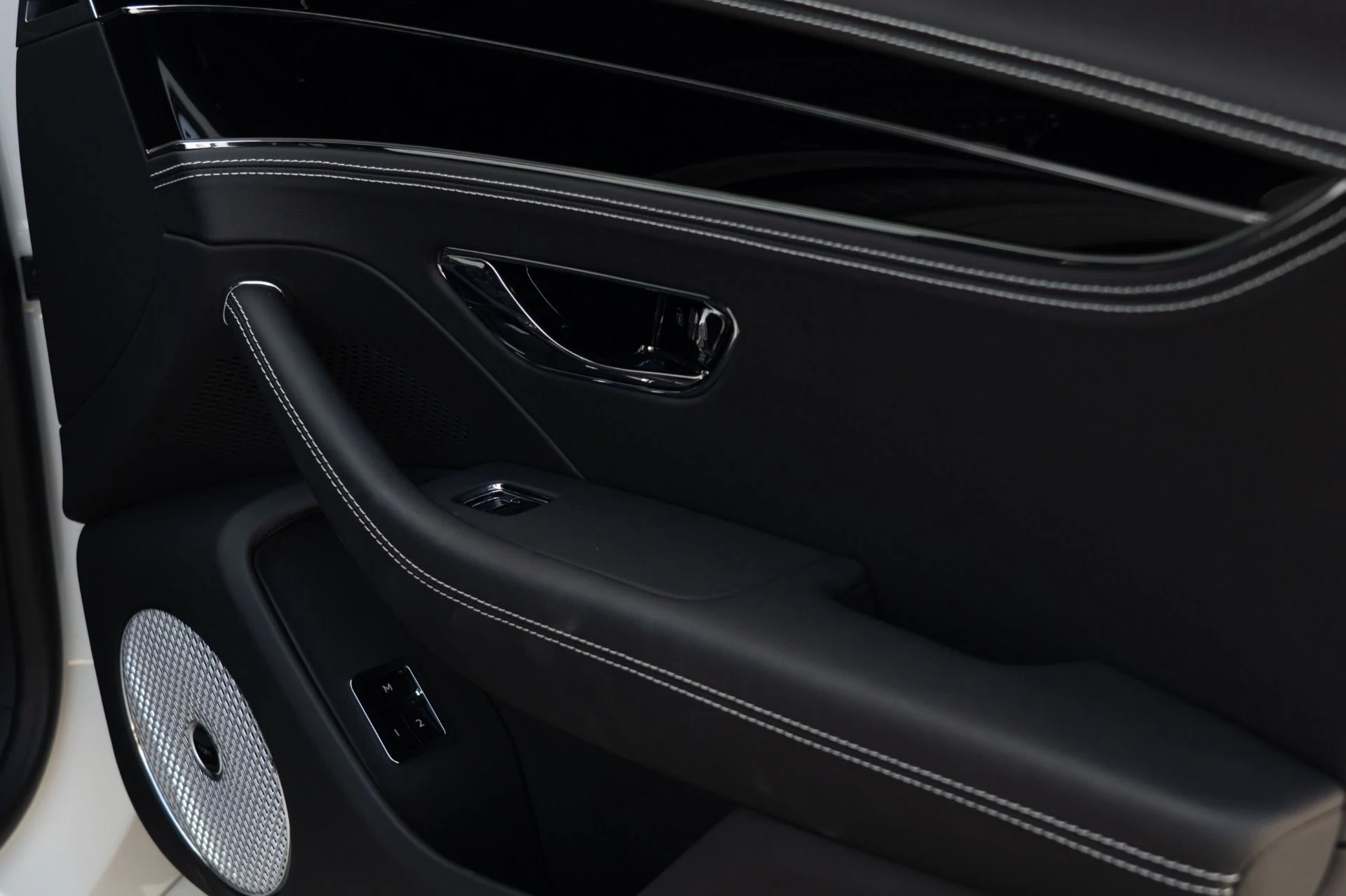 mph036_898687324_Used_2024_Bentley_Flying_Spur_Edition_8_1757964716_245f97b7be