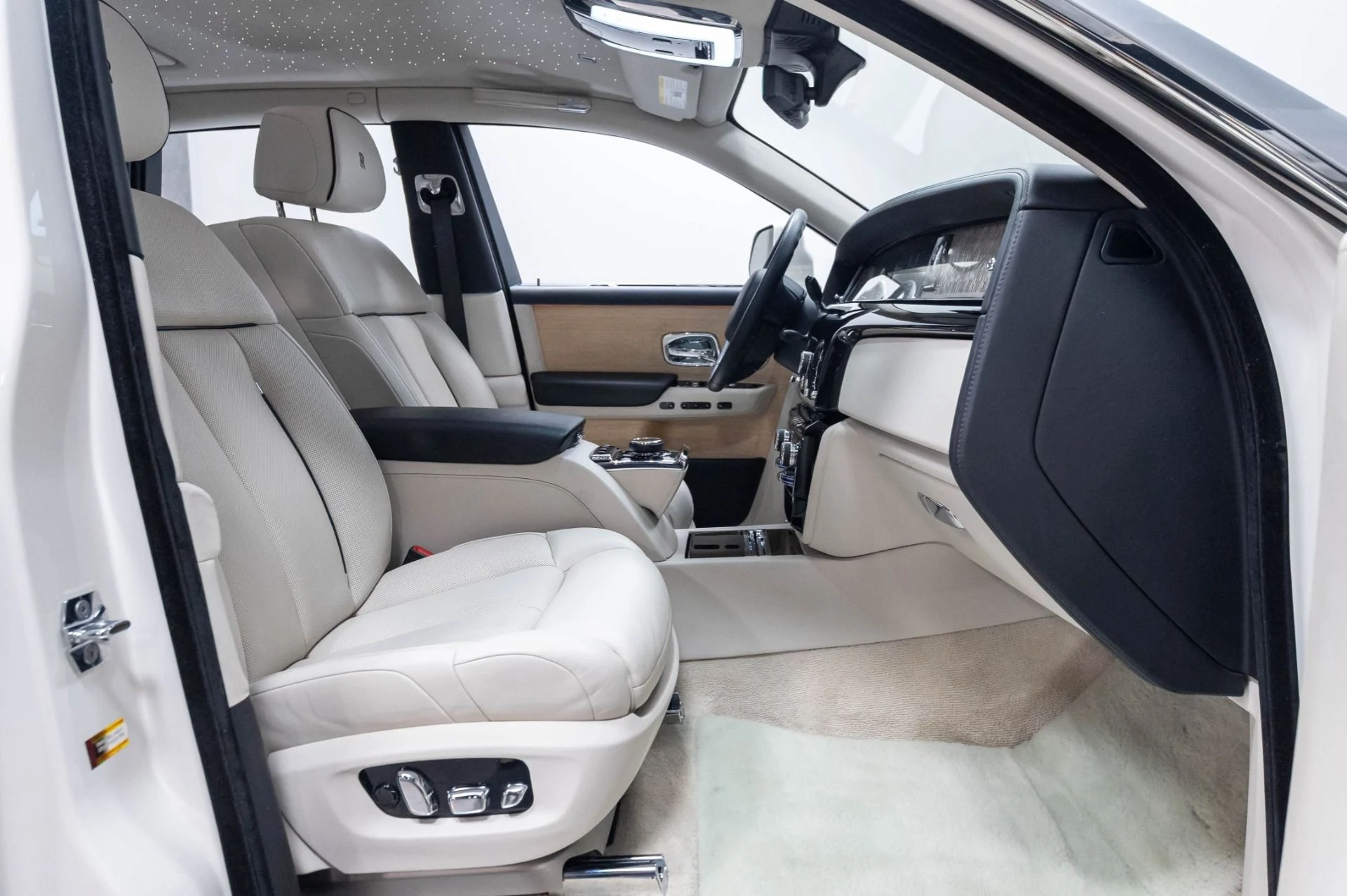mph036_905479037_Used_2019_Rolls_Royce_Phantom_1784063951_68e830fd5b