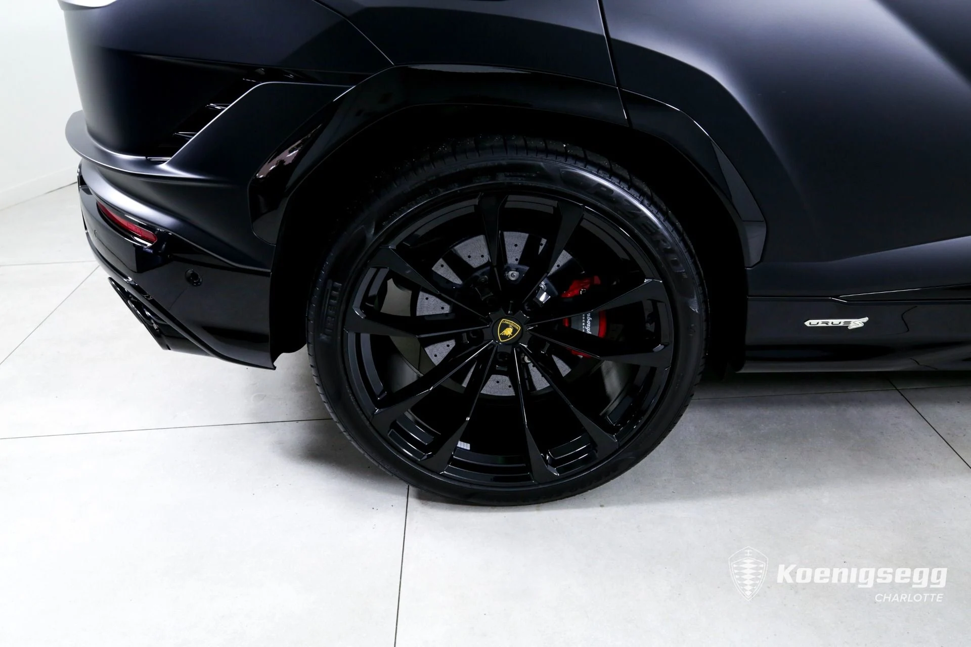 mph036_925047029_Used_2024_Lamborghini_Urus_S_1761085522_13e60b0140