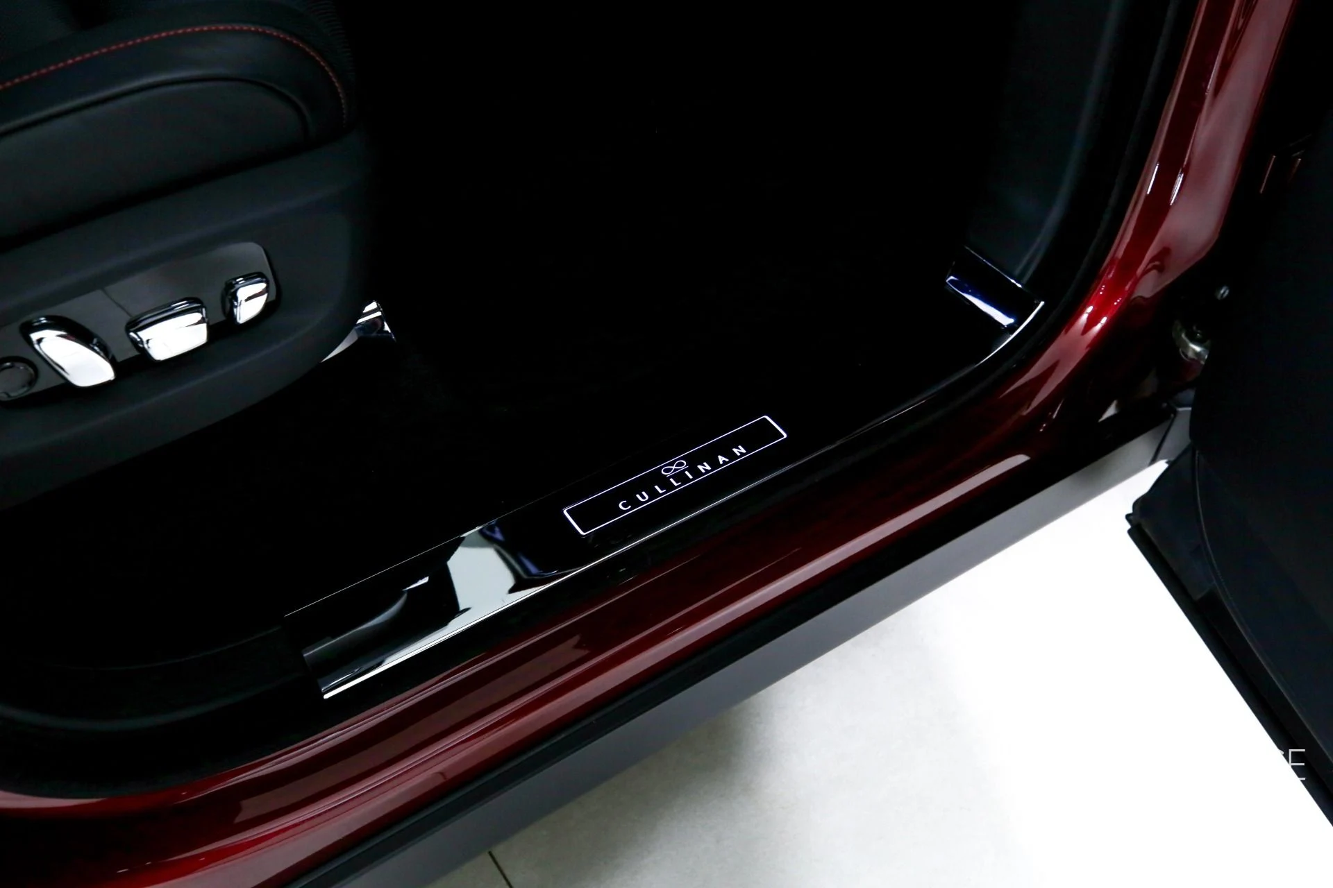 mph036_958308607_Used_2022_Rolls_Royce_Black_Badge_Cullinan_1769449114_ca36f67449