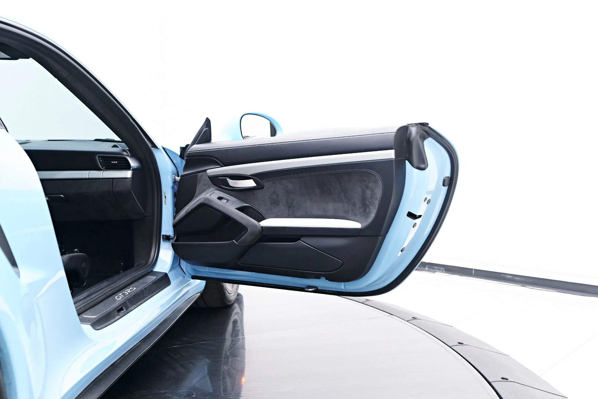 mph036_958838230_Used_2016_Porsche_911_GT_3_RS_1755310000_70db827a03