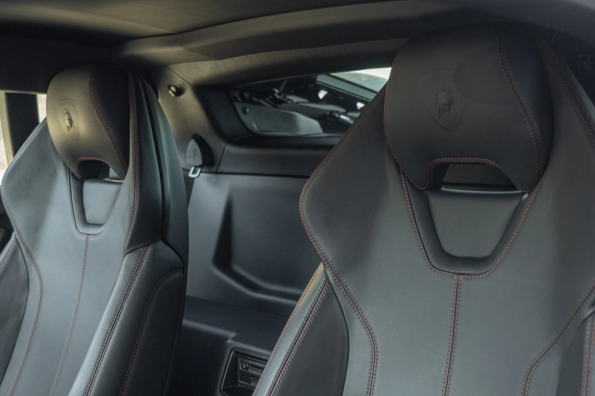 mph036_963643401_Used_2015_Lamborghini_Huracan_LP_610_4_1761343879_4c8b4ffae0