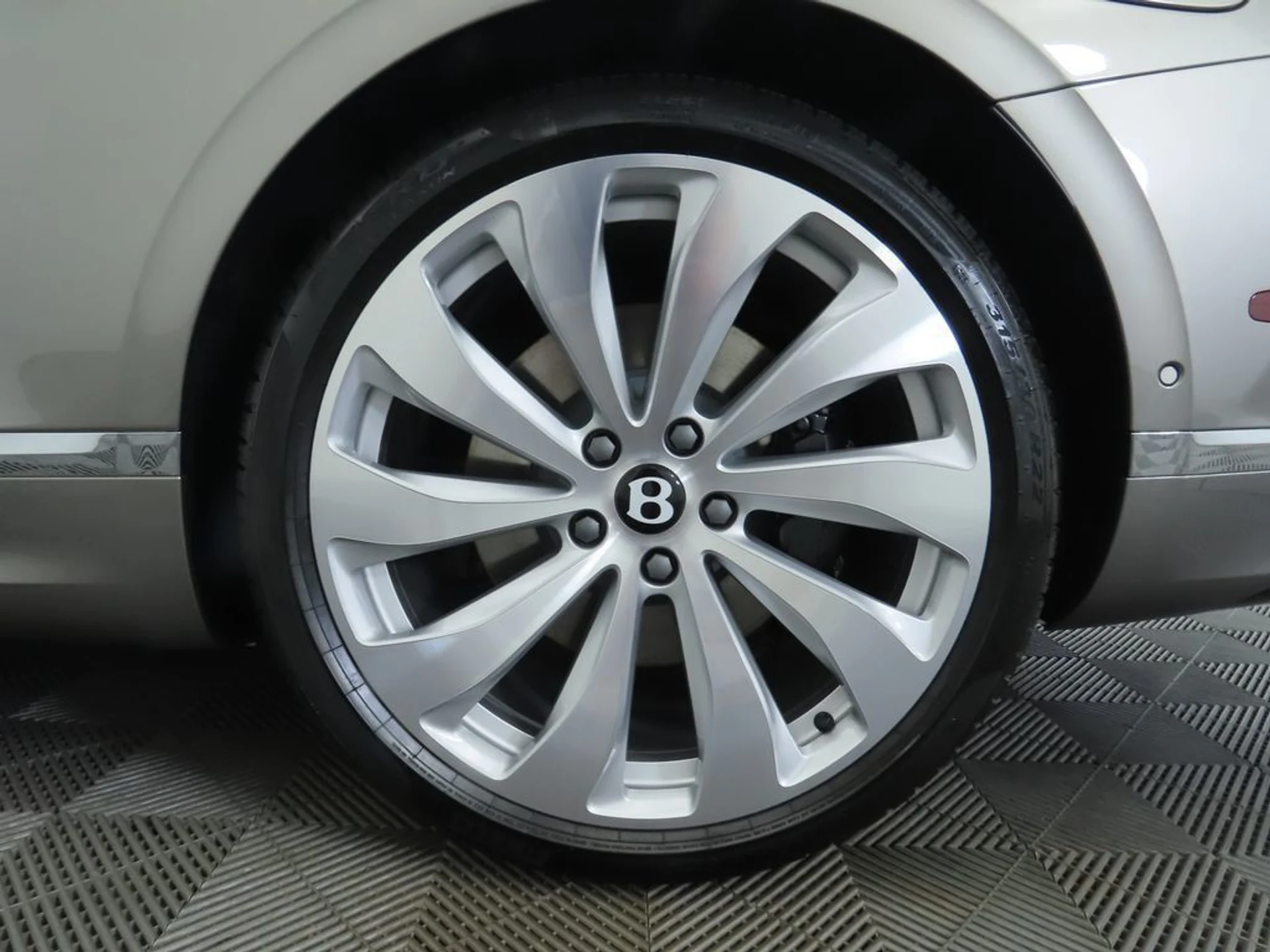 mph036_967282757_new_2026_bentley_continental_gtc_8119_22934899_37_1024_c9594b4ad5