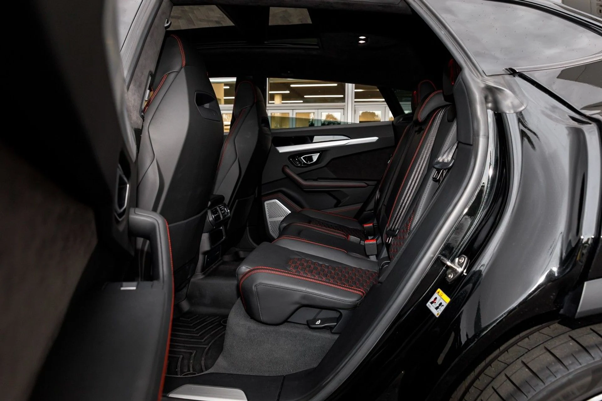 mph036_97804668_624_p37_l_c9aa94bd39