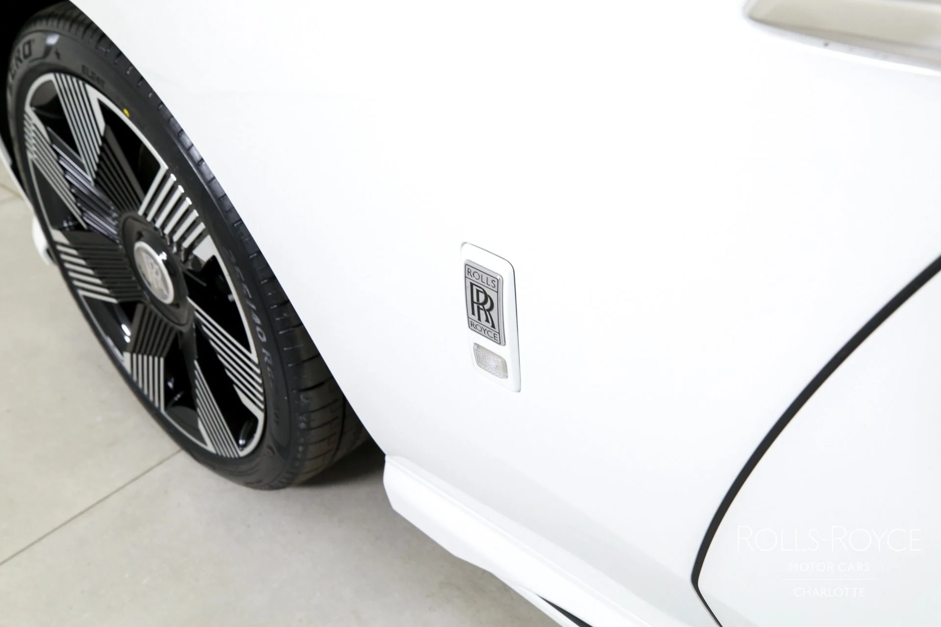 mph036_984396810_Used_2024_Rolls_Royce_Spectre_1776091344_01776f714b