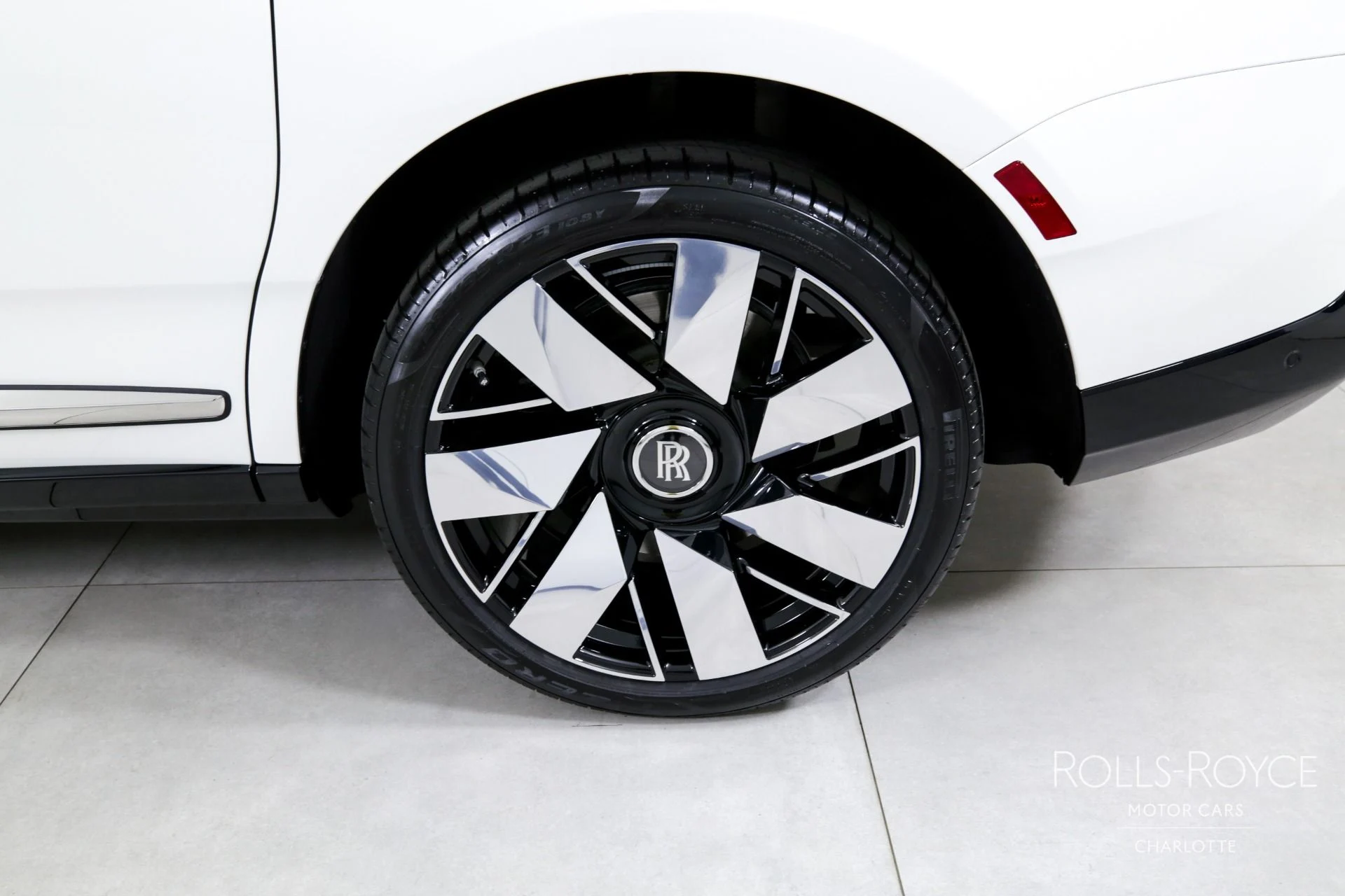 mph036_994224378_Used_2025_Rolls_Royce_Cullinan_1745265195_0ec990caa0