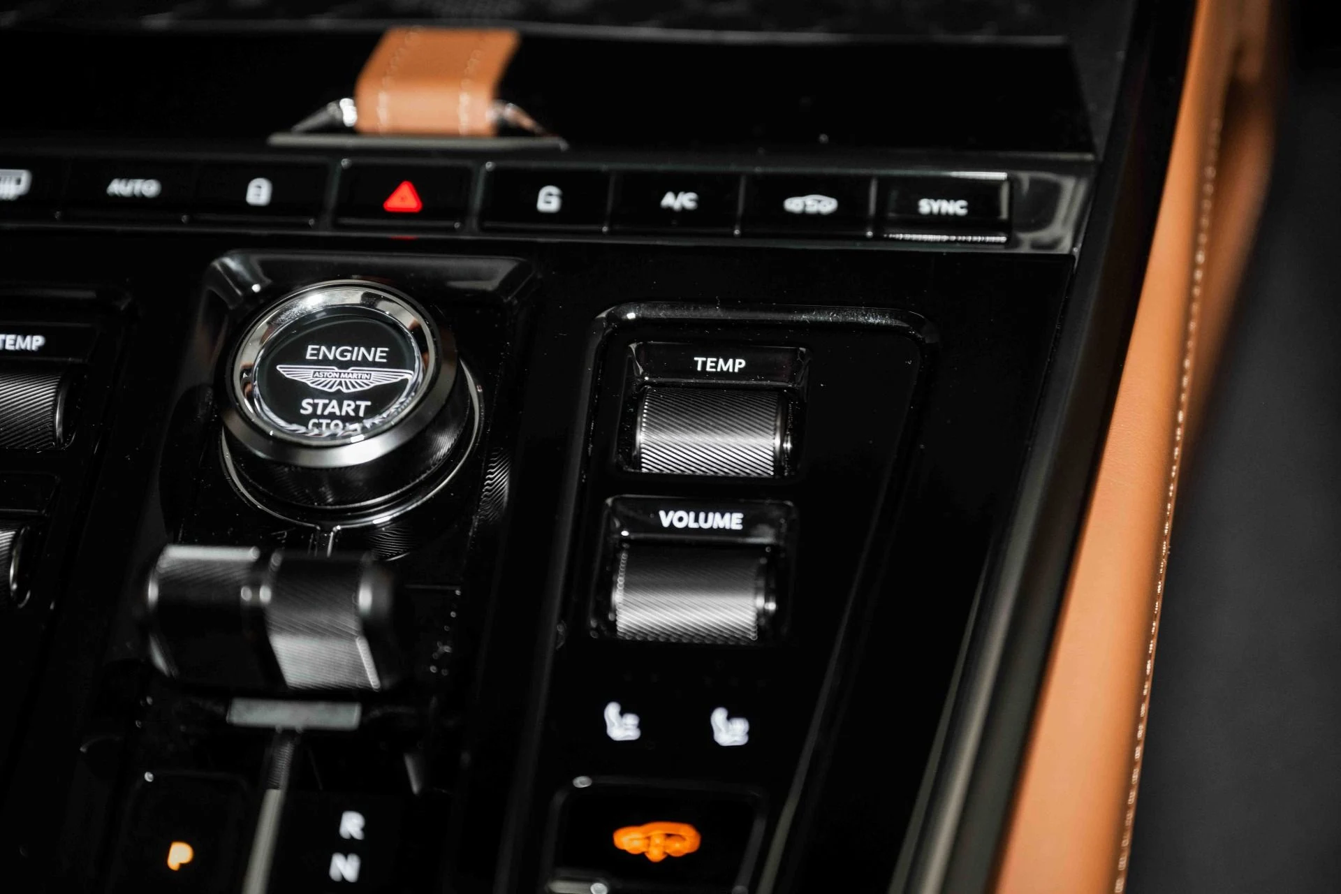 mph036_997225575_Used_2025_Aston_Martin_DBX_707_1730812755_66112678d2