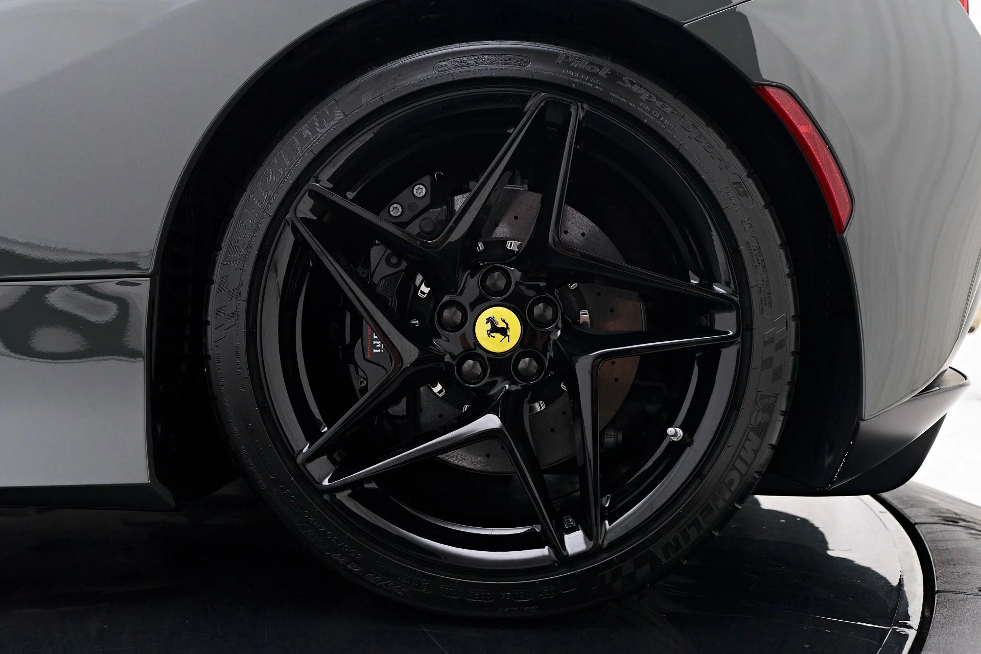 mph037_1001424487_Used_2022_Ferrari_F8_Tributo_Base_1754445806_2358c25816