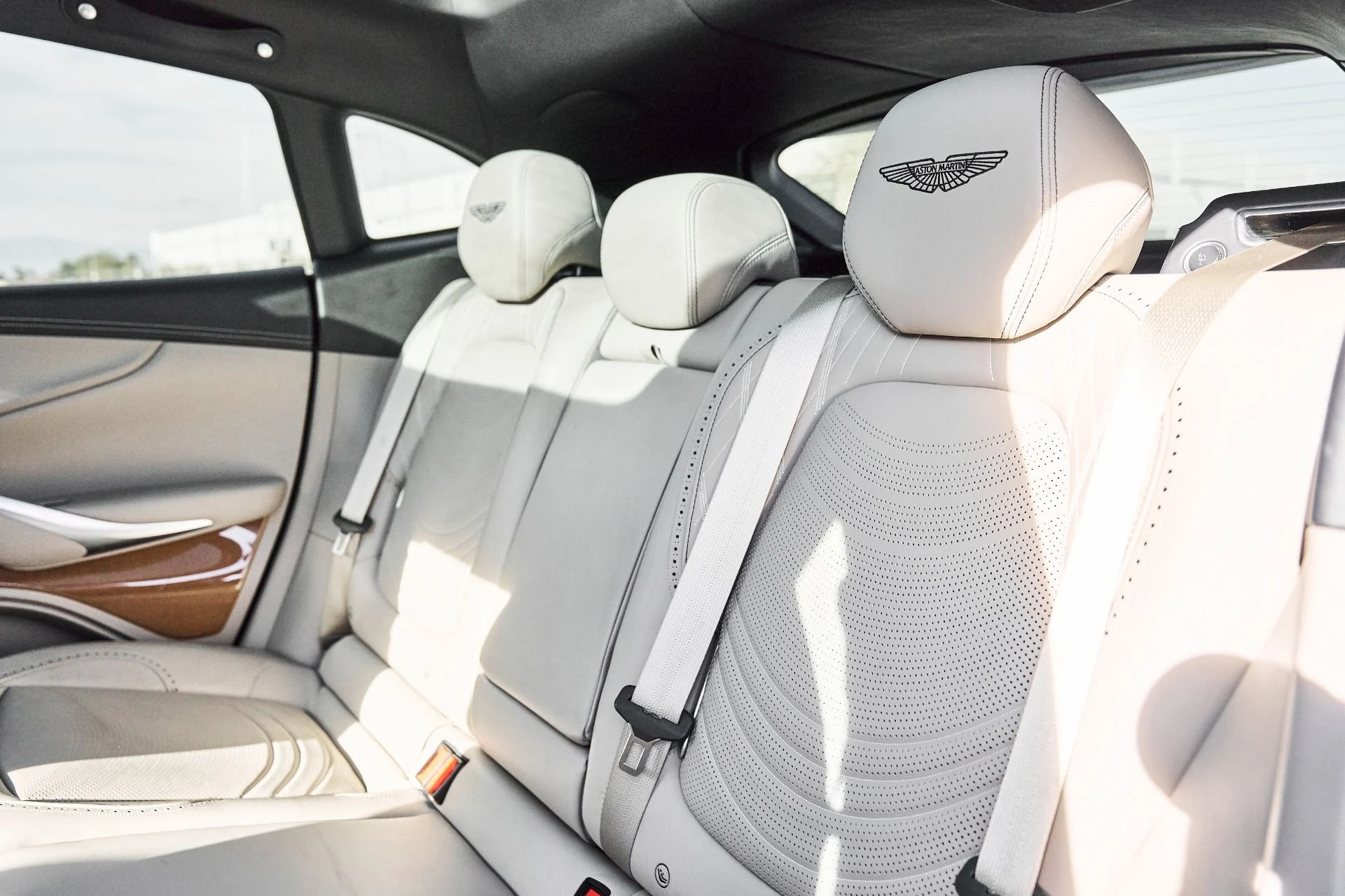 mph037_1009260125_Used_2023_Aston_Martin_DBX_707_1774652418_83f242e4f0