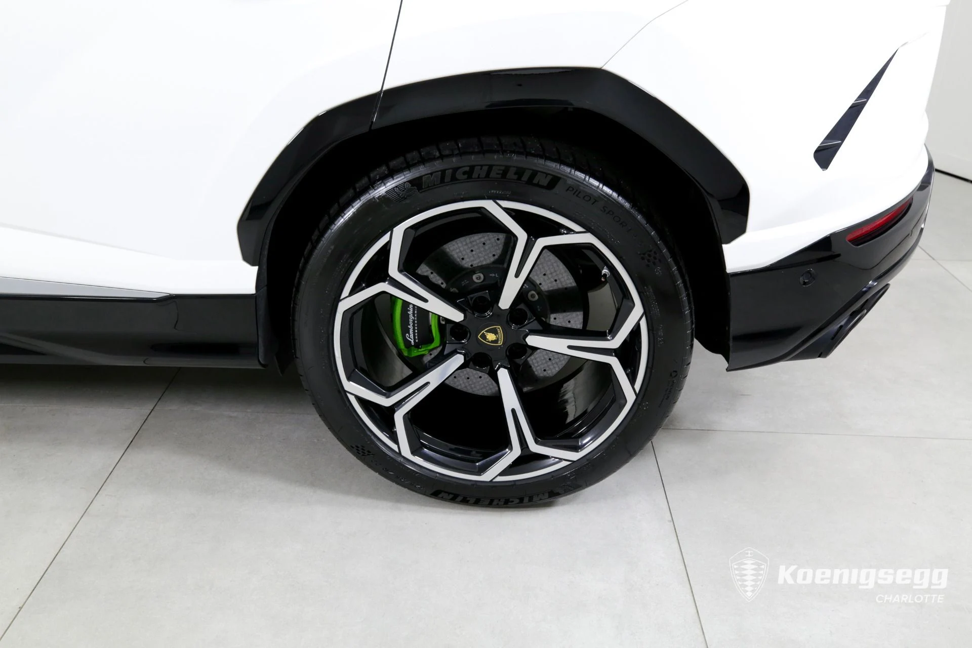 mph037_1015996098_Used_2019_Lamborghini_Urus_1714496221_e5c1f6fa99