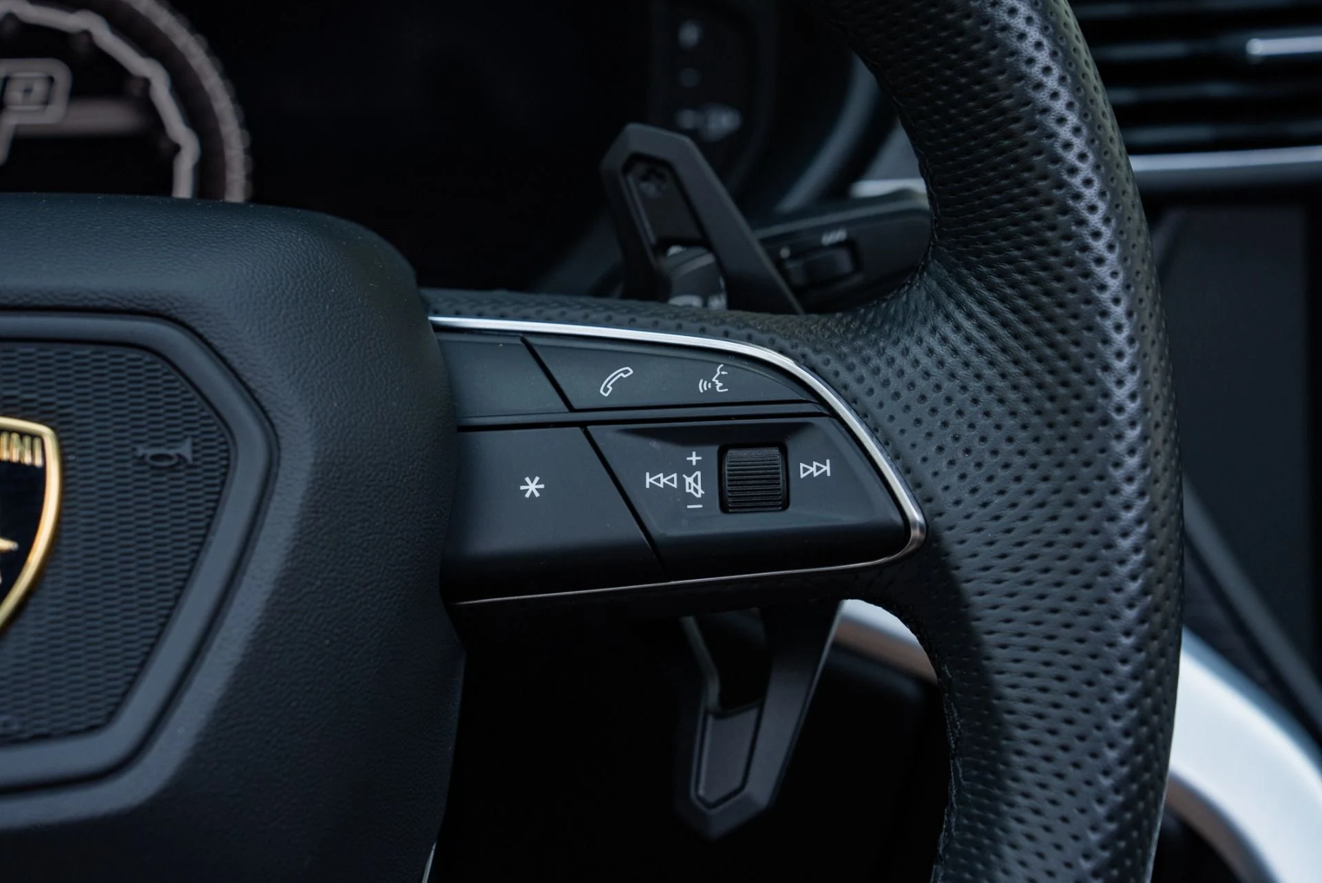 mph037_1023088223_Used_2019_Lamborghini_Urus_1778703309_4c900ae3ba
