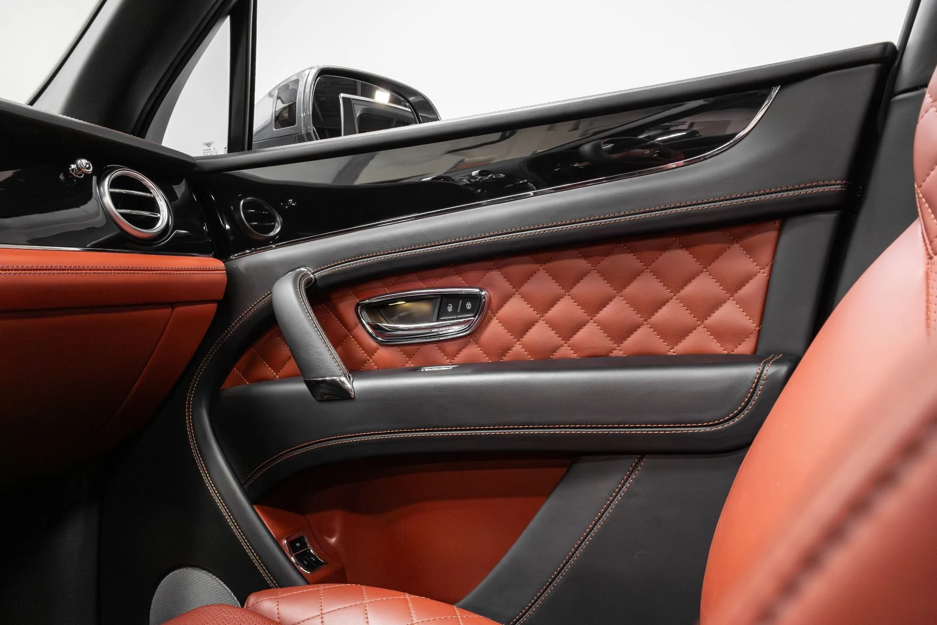 mph037_1023098829_Used_2017_Bentley_Bentayga_W12_1763489562_4b661deed6