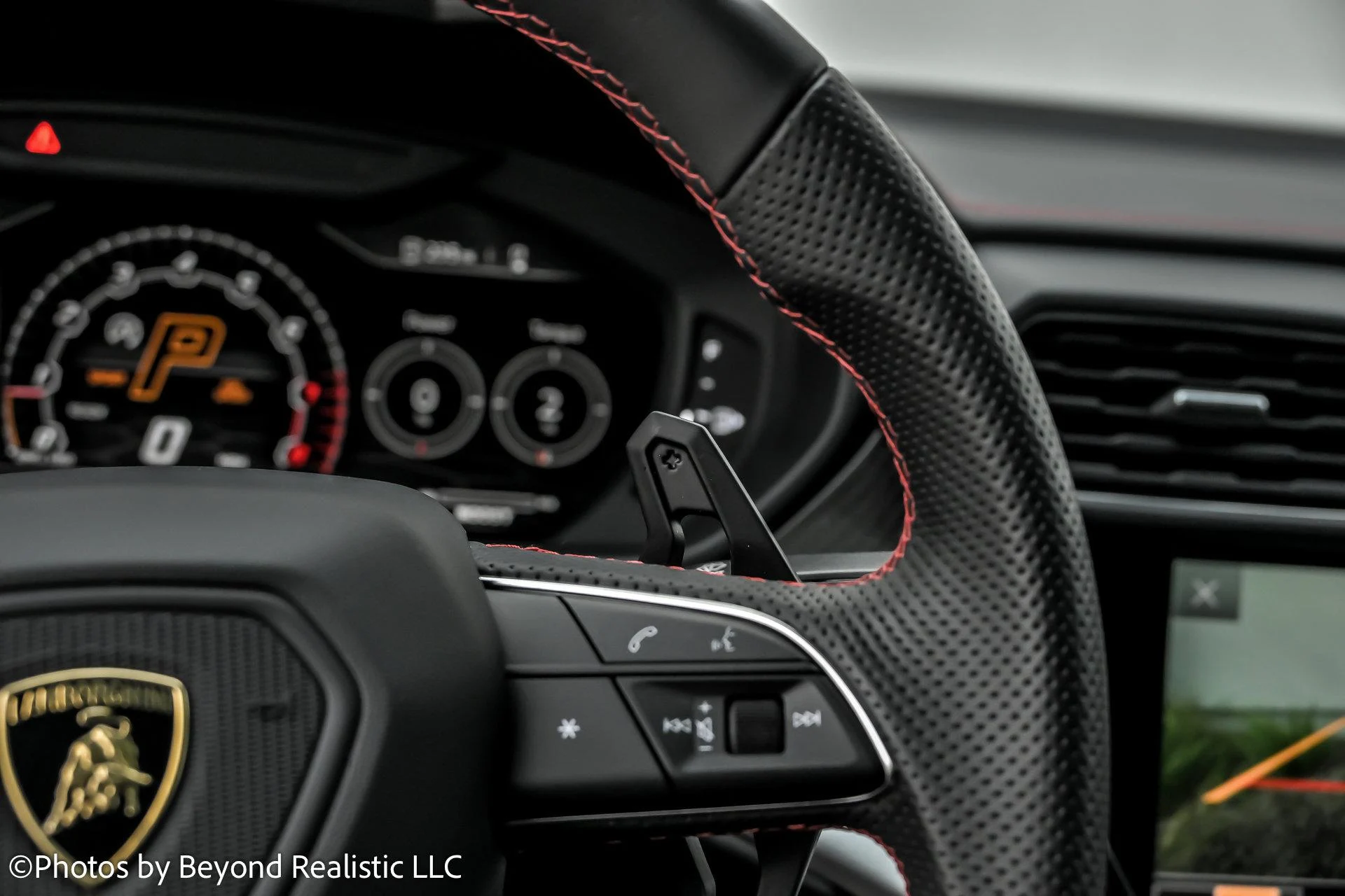 mph037_1026194955_Used_2022_Lamborghini_Urus_1760342237_cef22aec40
