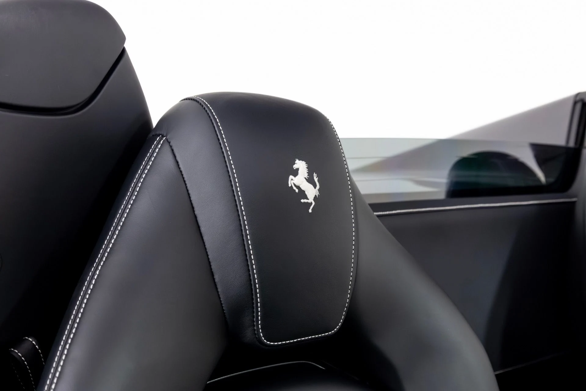 mph037_1027795197_Used_2018_Ferrari_488_Spider_1768934440_6069e658d8