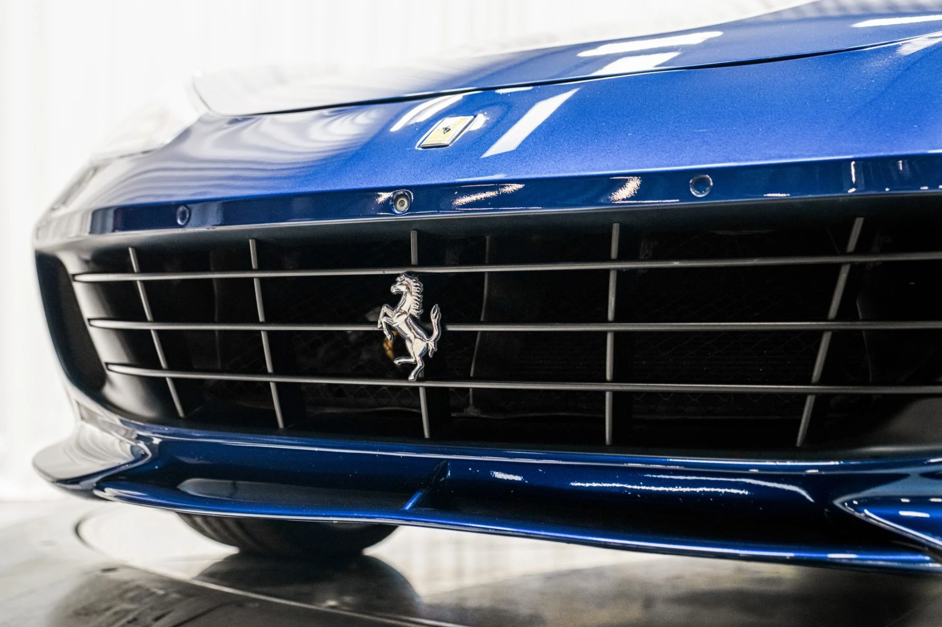 mph037_1036432323_Used_2019_Ferrari_GTC_4_Lusso_V12_1762198227_ee8fdd045d