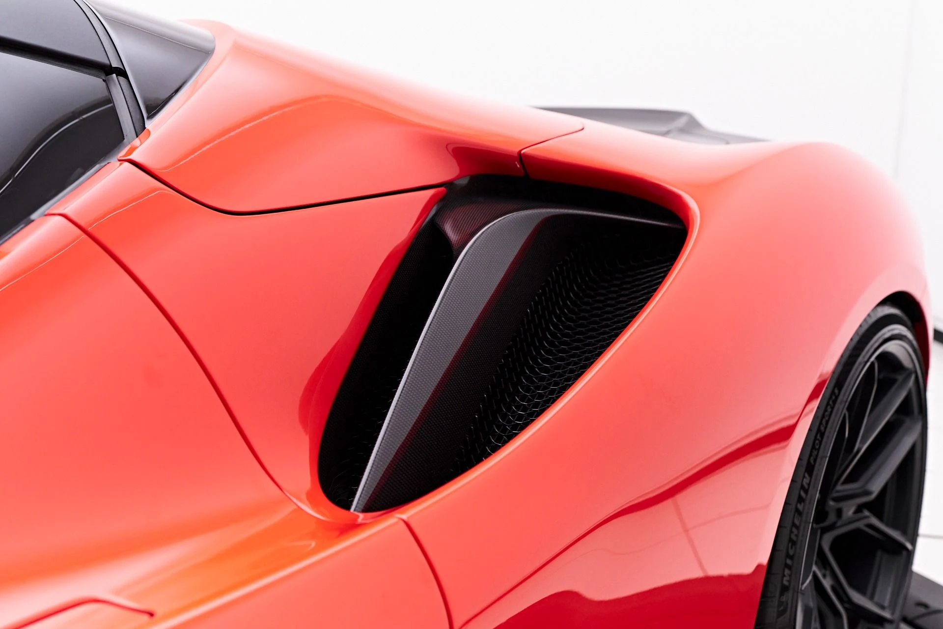 mph037_1049696868_Used_2022_Ferrari_SF_90_Spider_Base_1749755373_10aa22427f