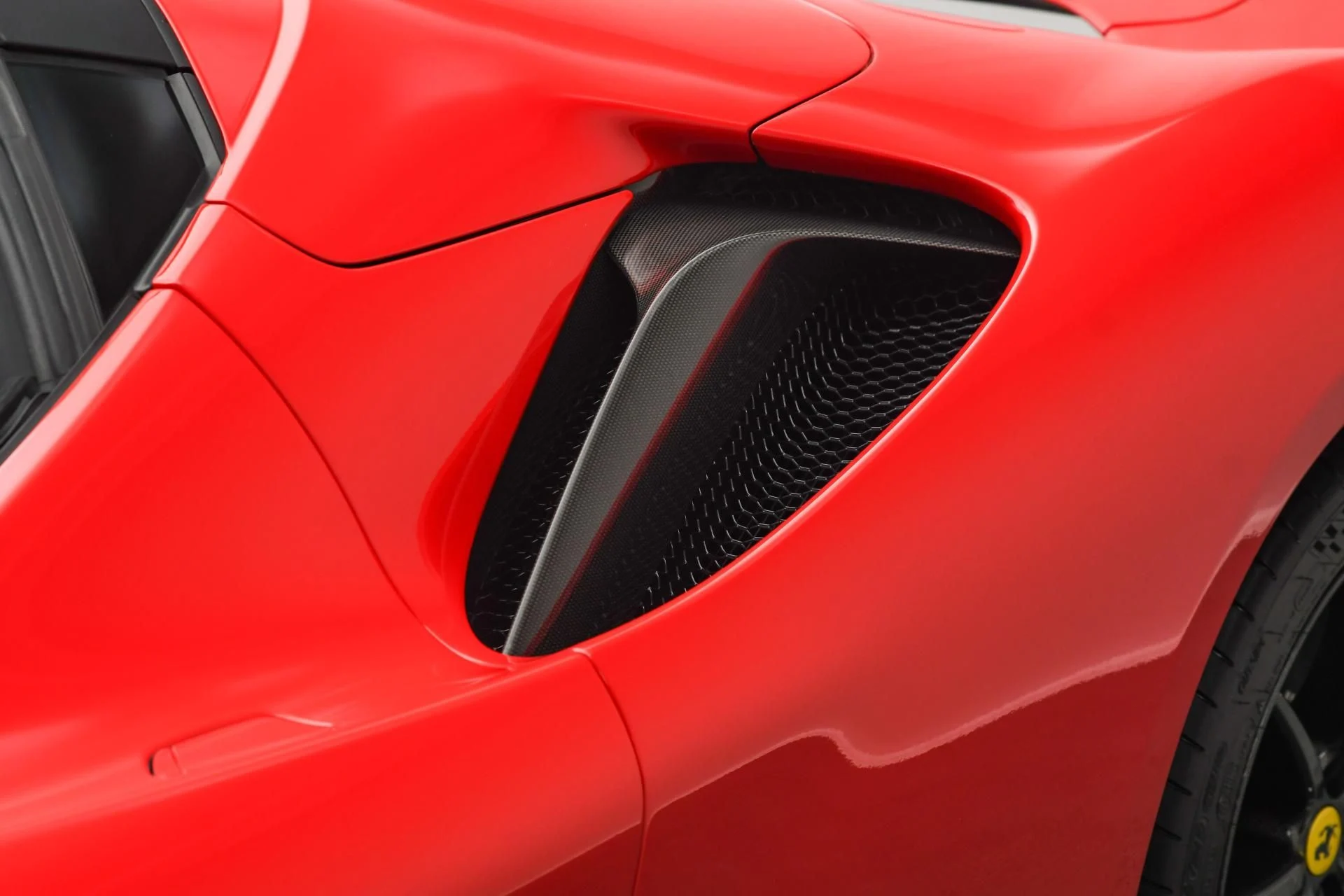 mph037_1060670627_Used_2022_Ferrari_SF_90_Spider_1753776208_88b186c427