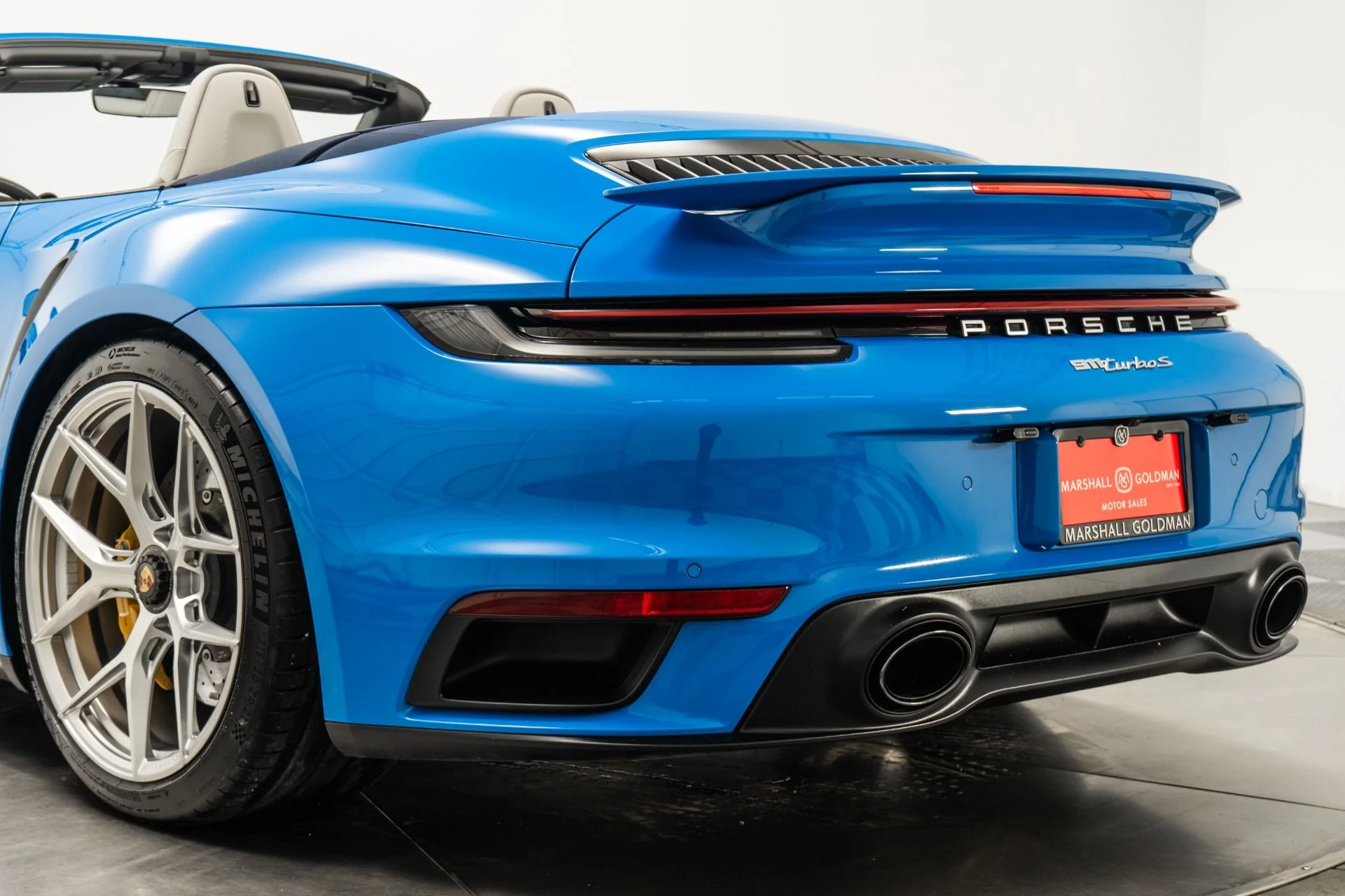mph037_1064534321_Used_2022_Porsche_911_Turbo_S_Cabriolet_1761066014_ba34be505a