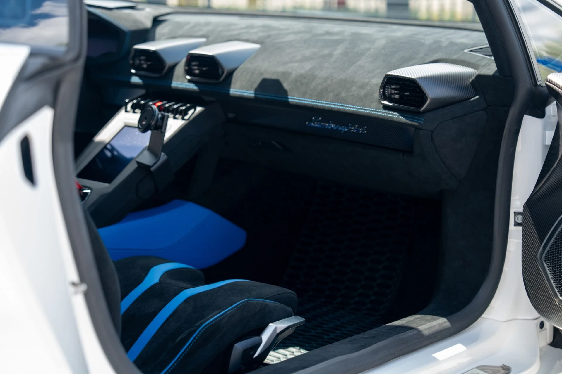 mph037_1078979762_Used_2021_Lamborghini_Huracan_STO_1787070209_c1415993ea