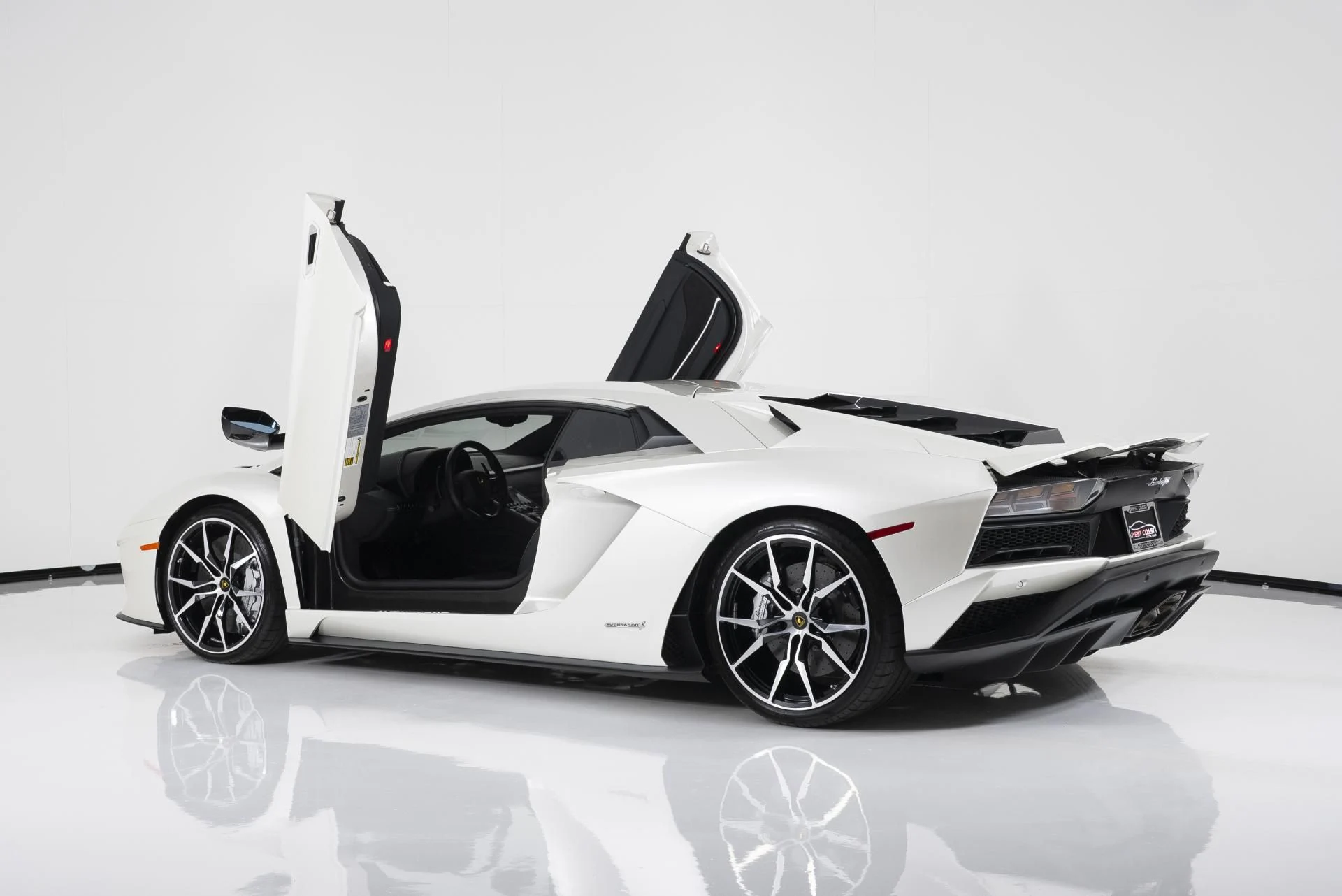mph037_1100042703_Used_2018_Lamborghini_Aventador_LP_740_4_S_1752175787_9c59e75d30