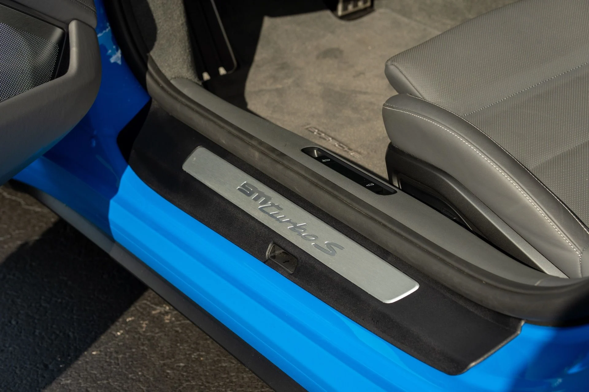 mph037_1109996018_Used_2023_Porsche_911_Turbo_S_1759285627_647933c773