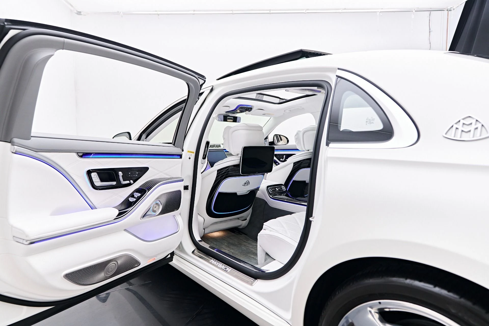 mph037_1112953389_Used_2023_Mercedes_Benz_S_Class_Maybach_S_680_1755991239_07482f5039