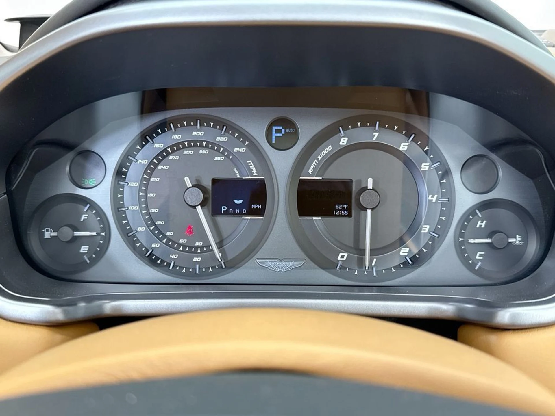 mph037_1118918953_used_2014_aston_martin_vanquish_2drvolante_8119_22995957_38_1024_7063cc73df