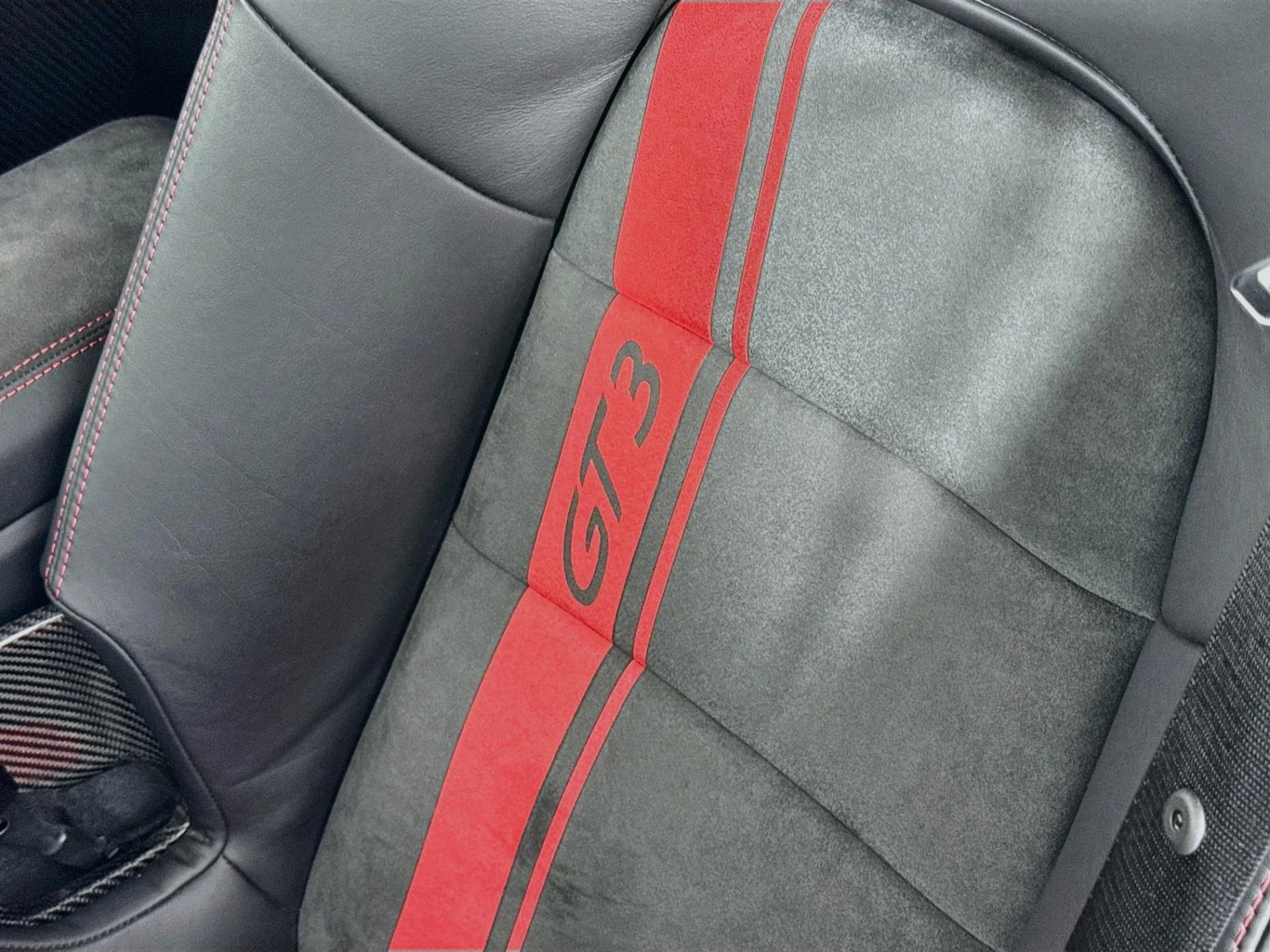mph037_1125336775_Used_2019_Porsche_911_GT_3_1786138113_aefca9c71a