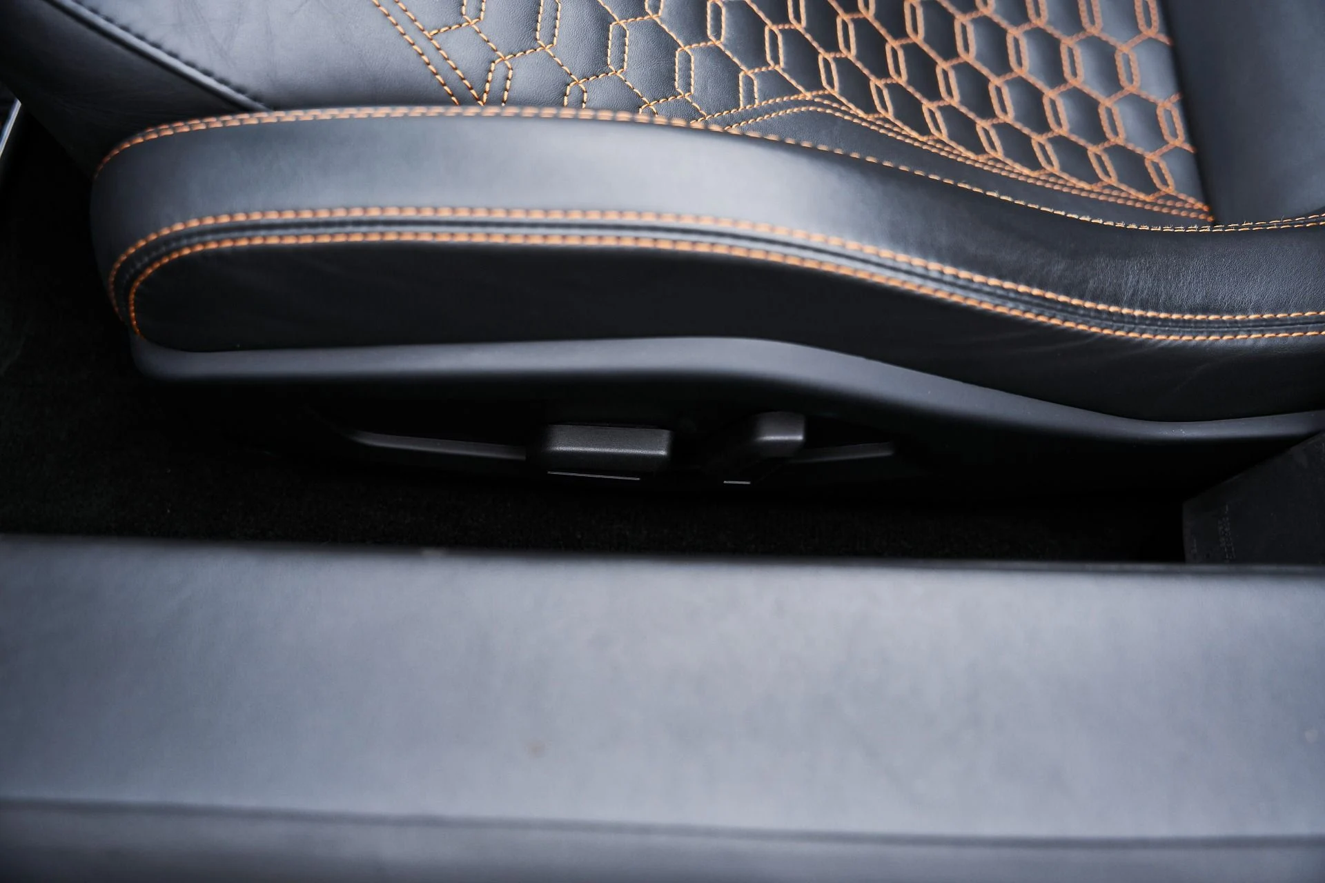 mph037_1127971888_Used_2023_Lamborghini_Huracan_EVO_Base_1775006676_f5be556d13