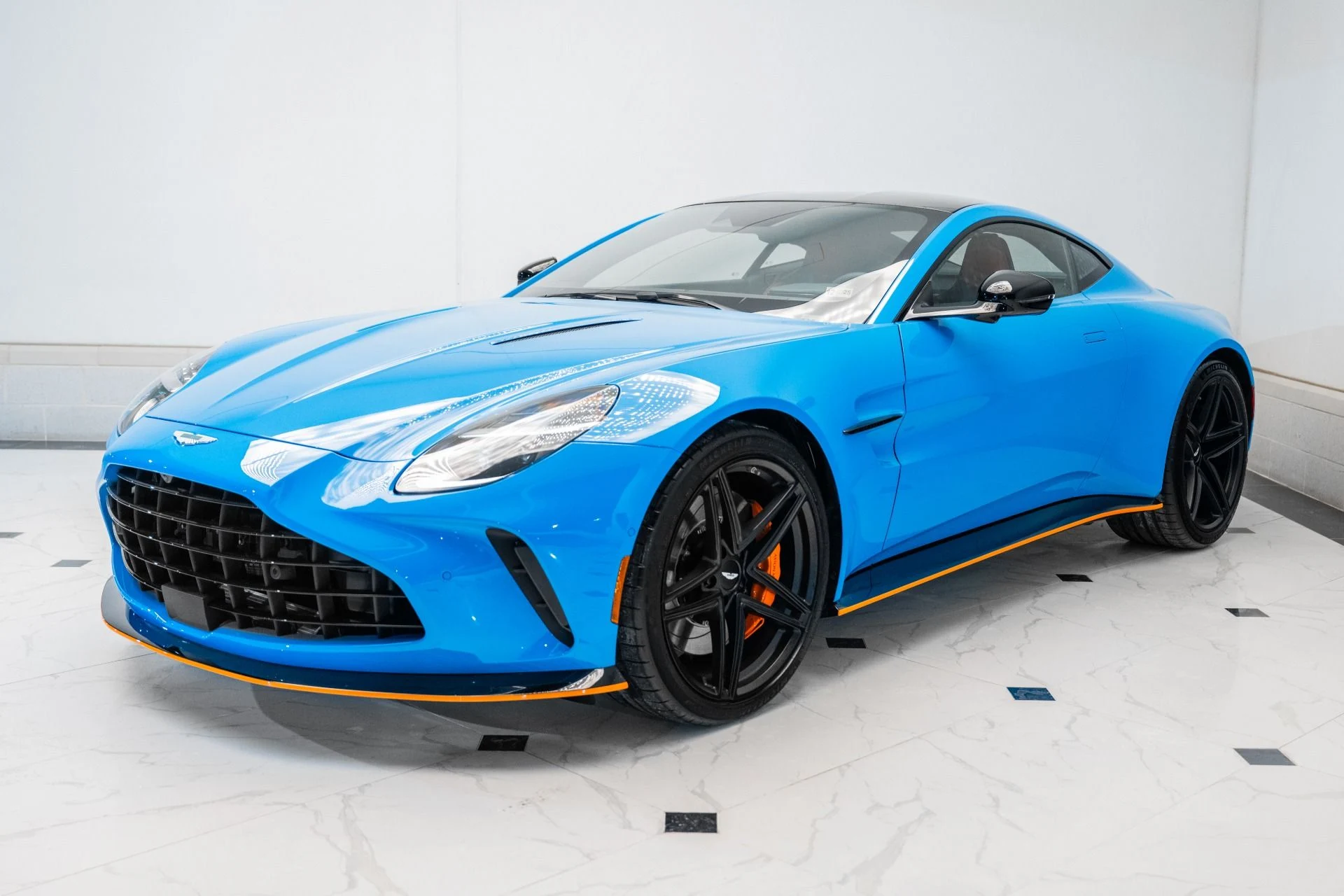 mph037_1130326163_New_2025_Aston_Martin_Vantage_Coupe_1737041109_5f487473f5