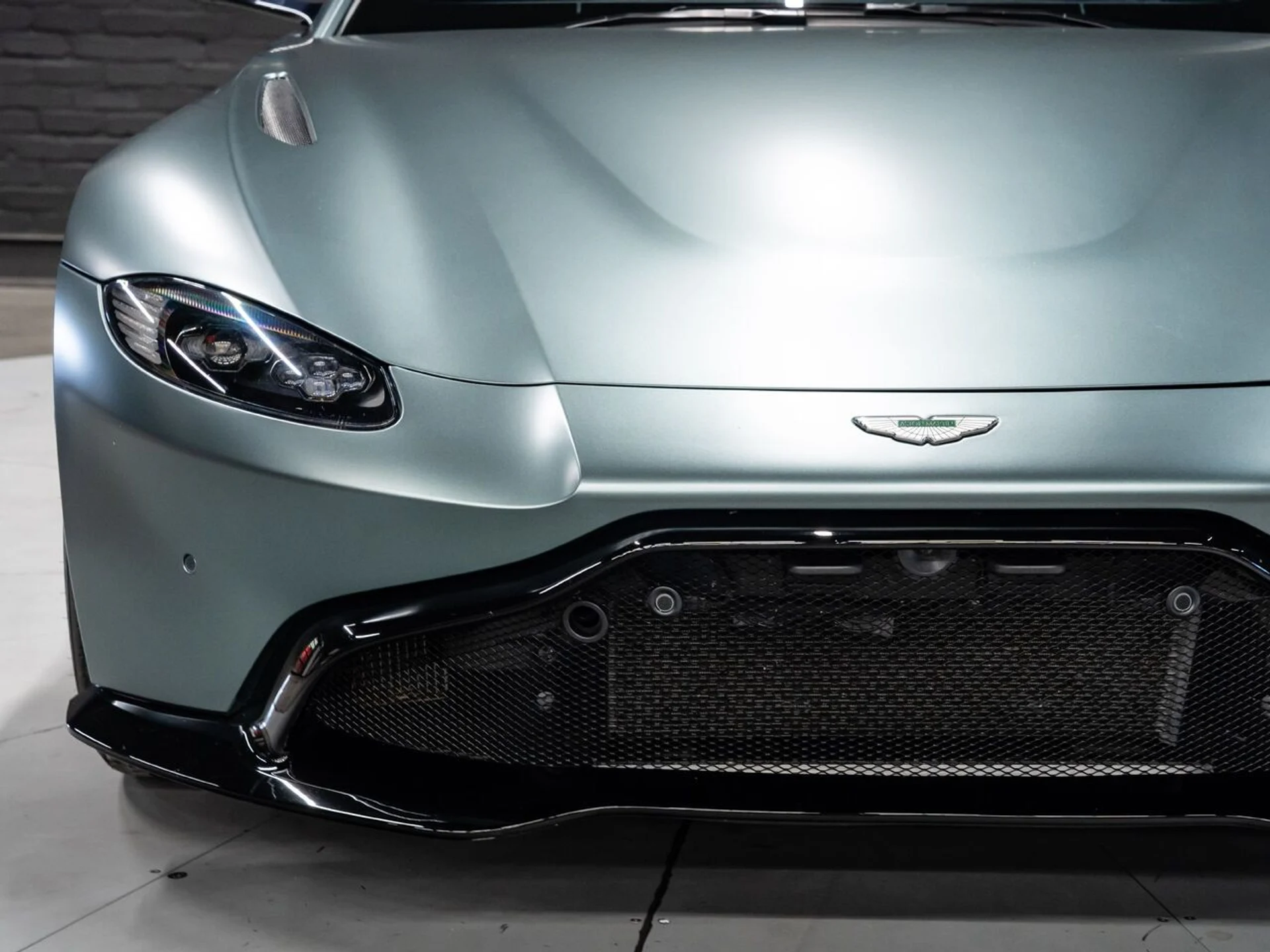 mph037_1151410828_aston_martin_vantage_2020_17d0a9c46f