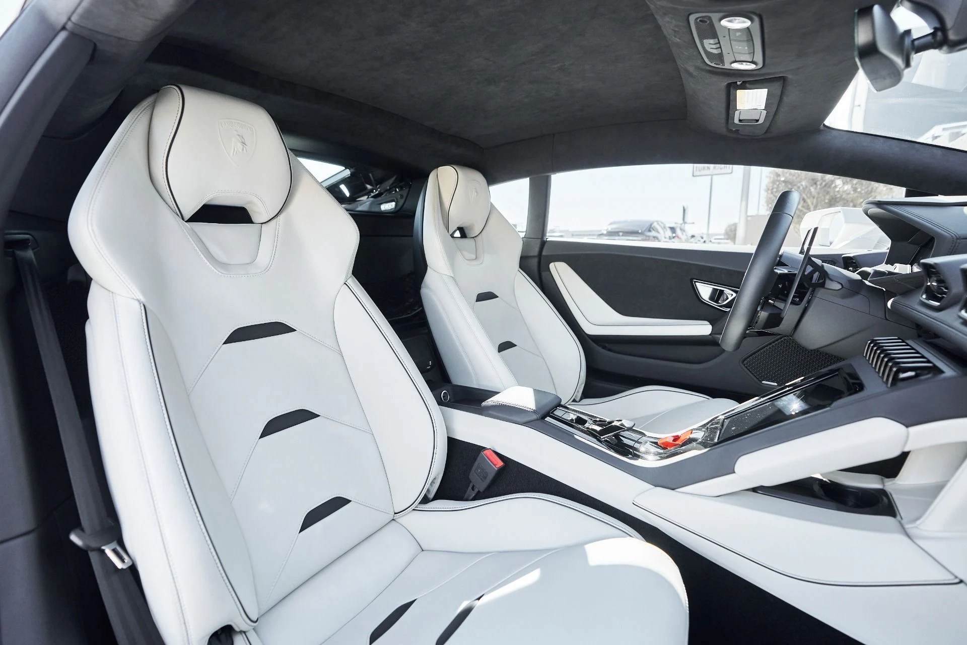 mph037_1161463030_Used_2022_Lamborghini_Huracan_EVO_Base_1761947386_0303d20332