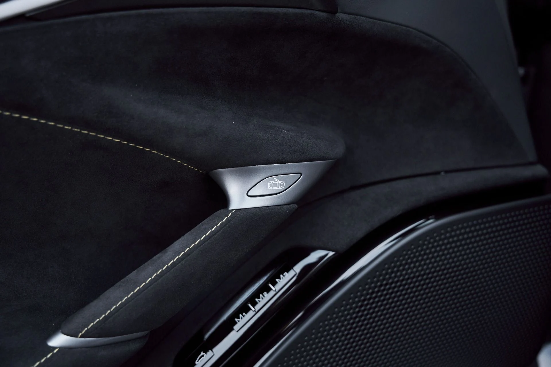 mph037_1172509370_Used_2024_Ferrari_Roma_Base_1769222135_21cc66f3a7